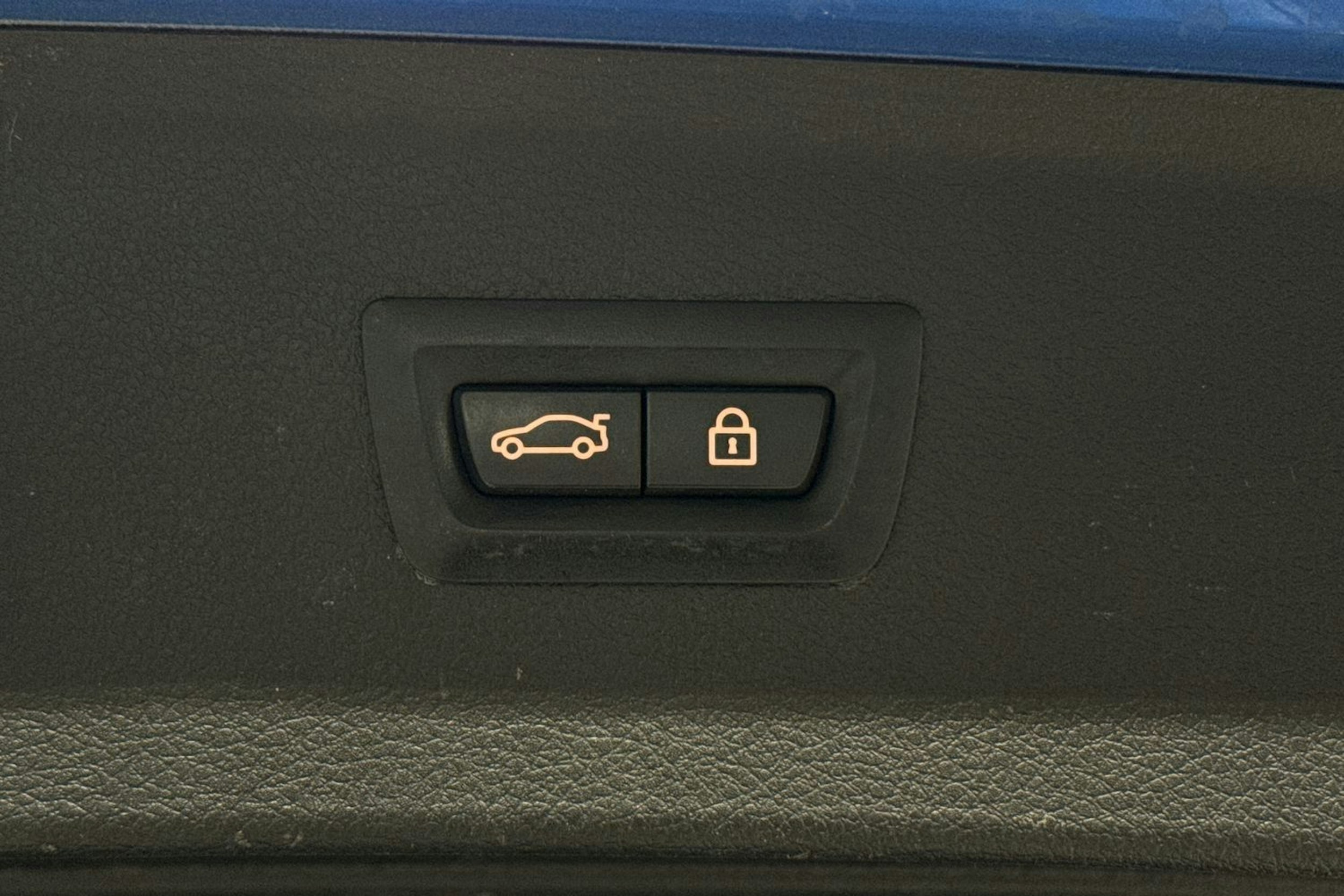 sininen BMW 225 2016 kuva 18.