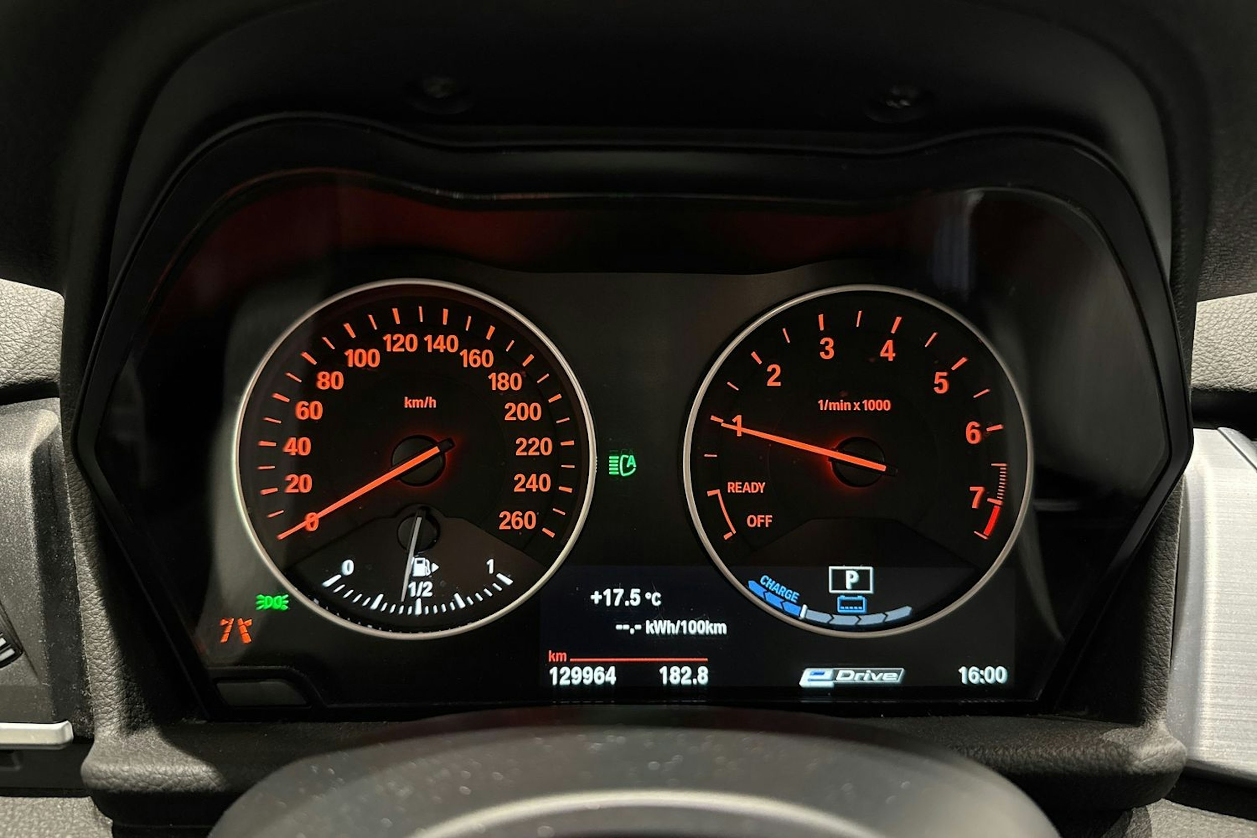 sininen BMW 225 2016 kuva 23.