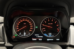 sininen BMW 225 2016 kuva 23.
