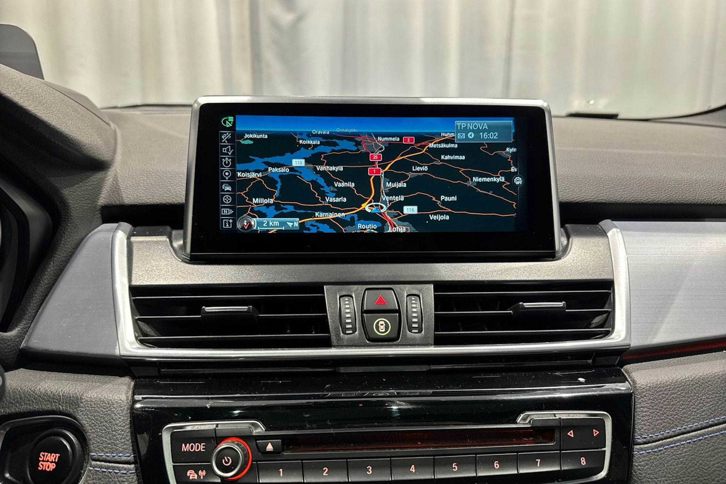 sininen BMW 225 2016 kuva 27.