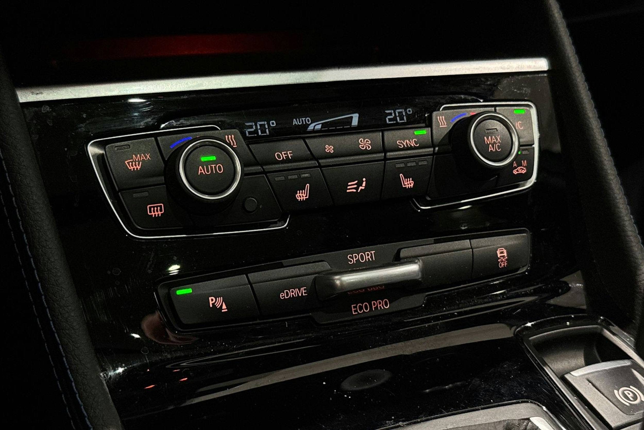 sininen BMW 225 2016 kuva 29.