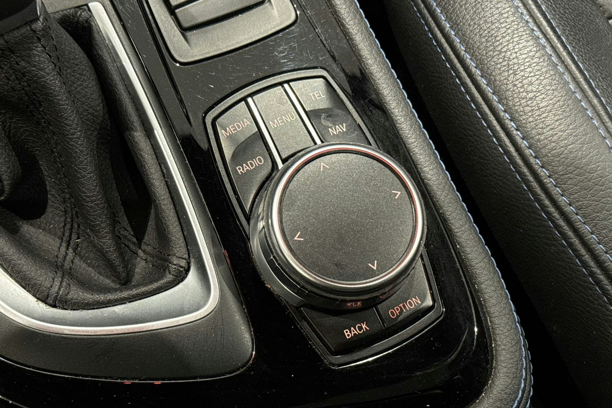 sininen BMW 225 2016 kuva 30.