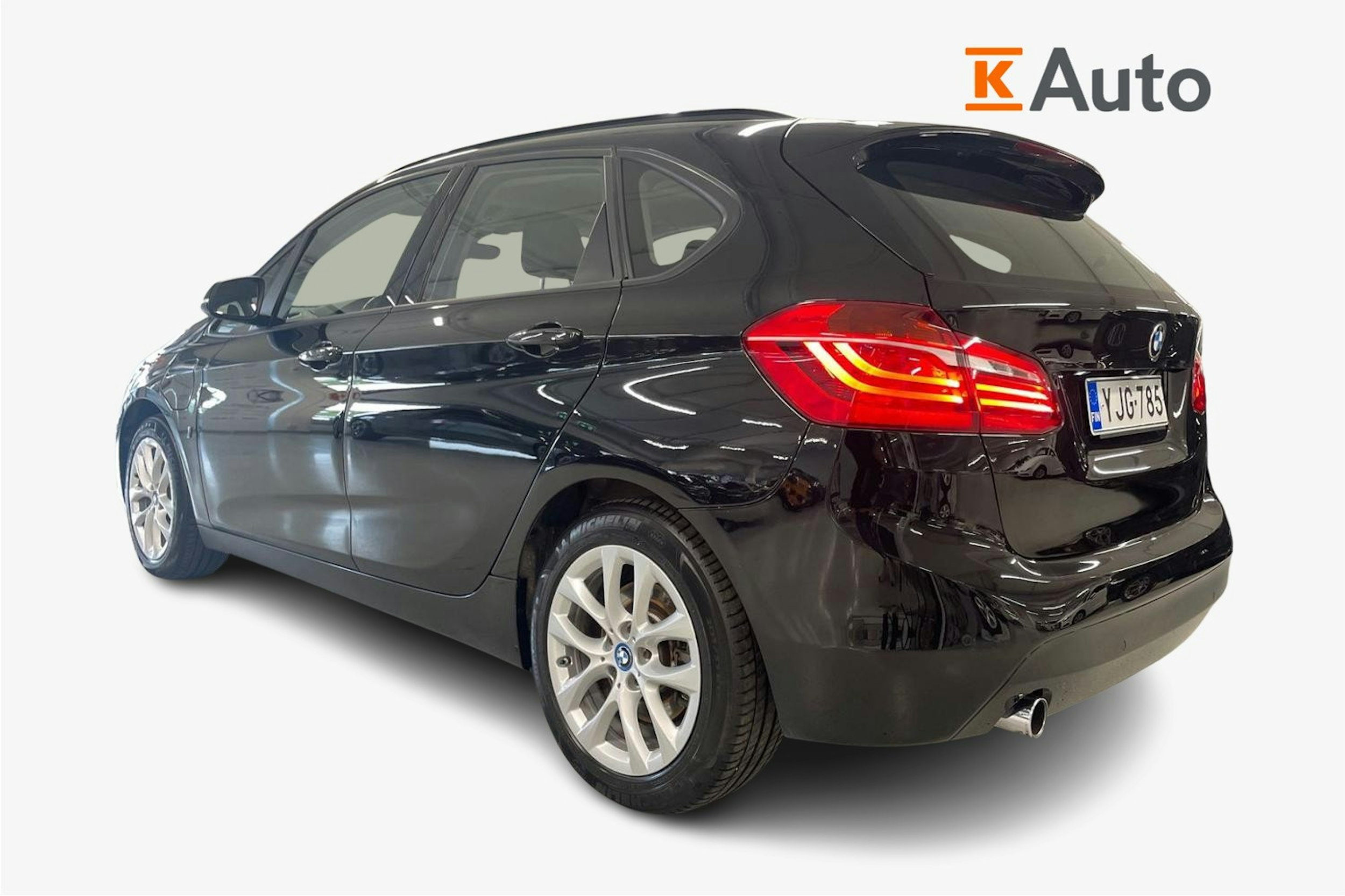 musta BMW 225 2016 kuva 2.