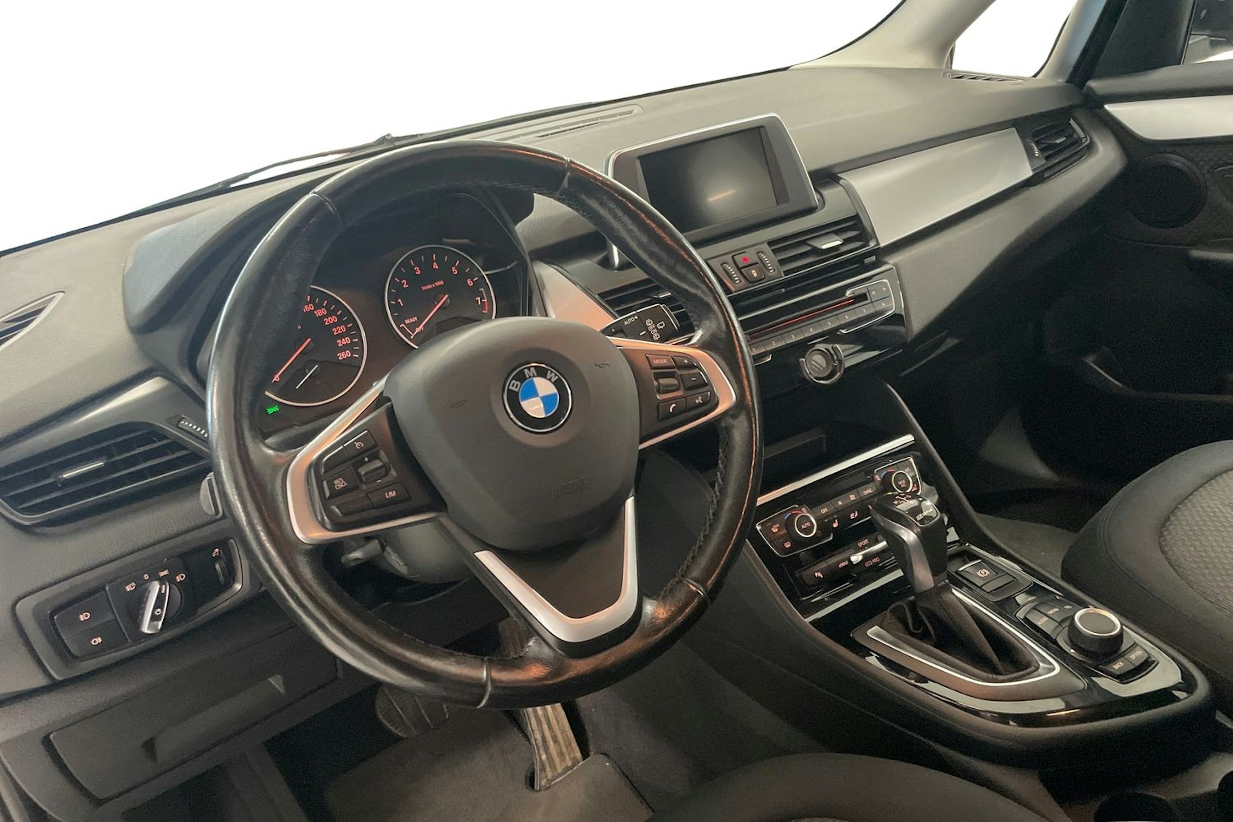 musta BMW 225 2016 kuva 7.