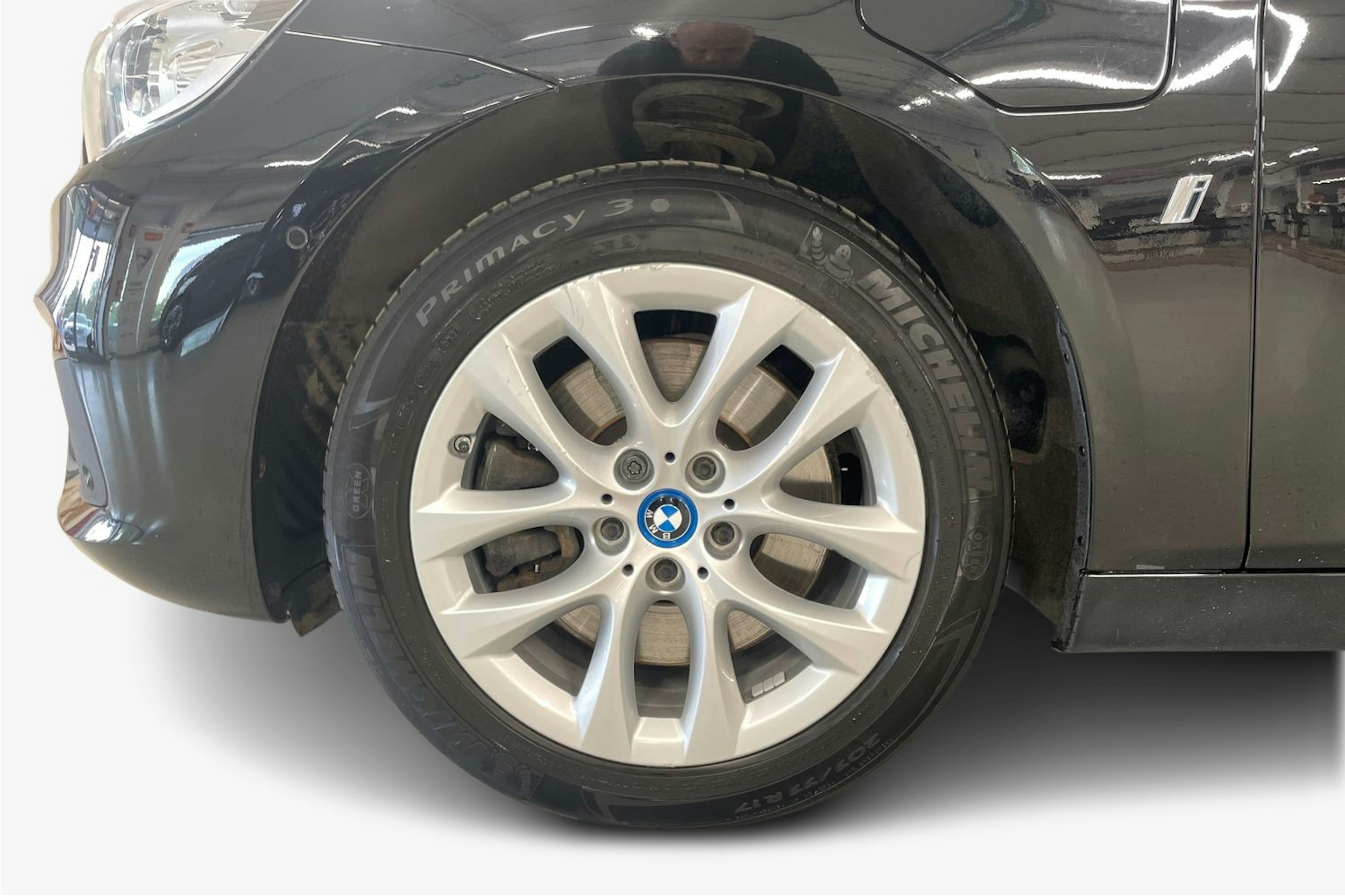 musta BMW 225 2016 kuva 11.