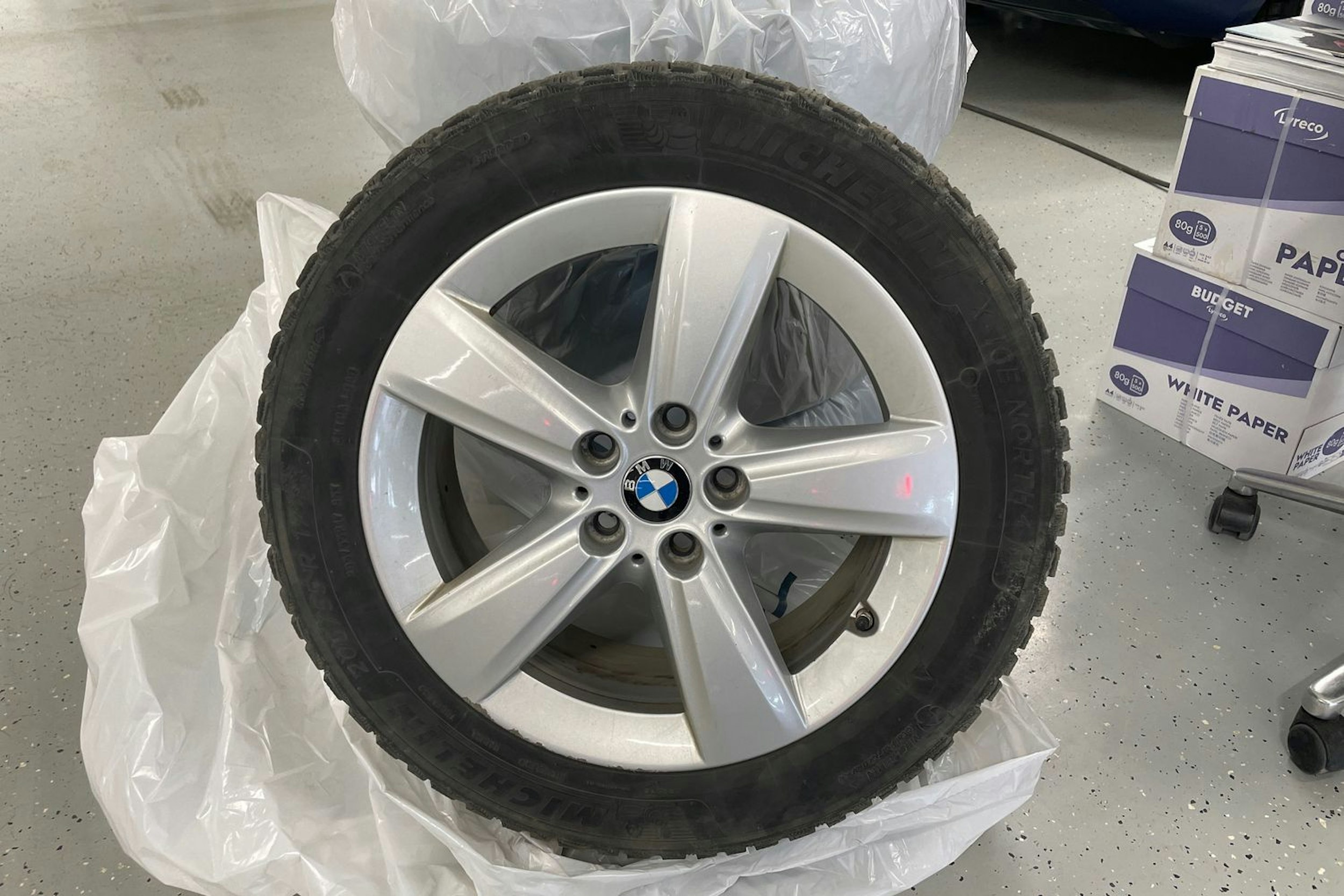 musta BMW 225 2016 kuva 13.