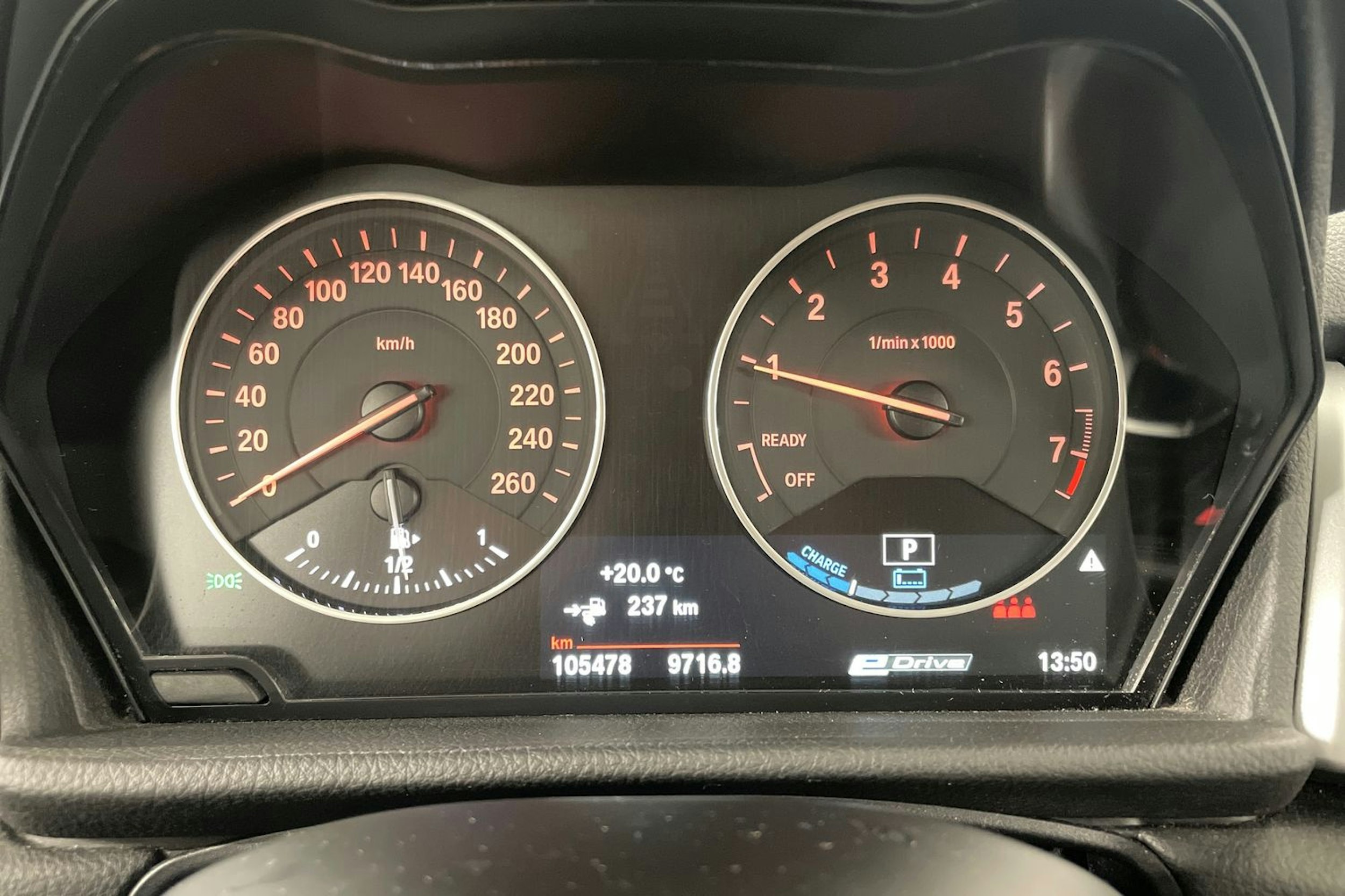 musta BMW 225 2016 kuva 14.