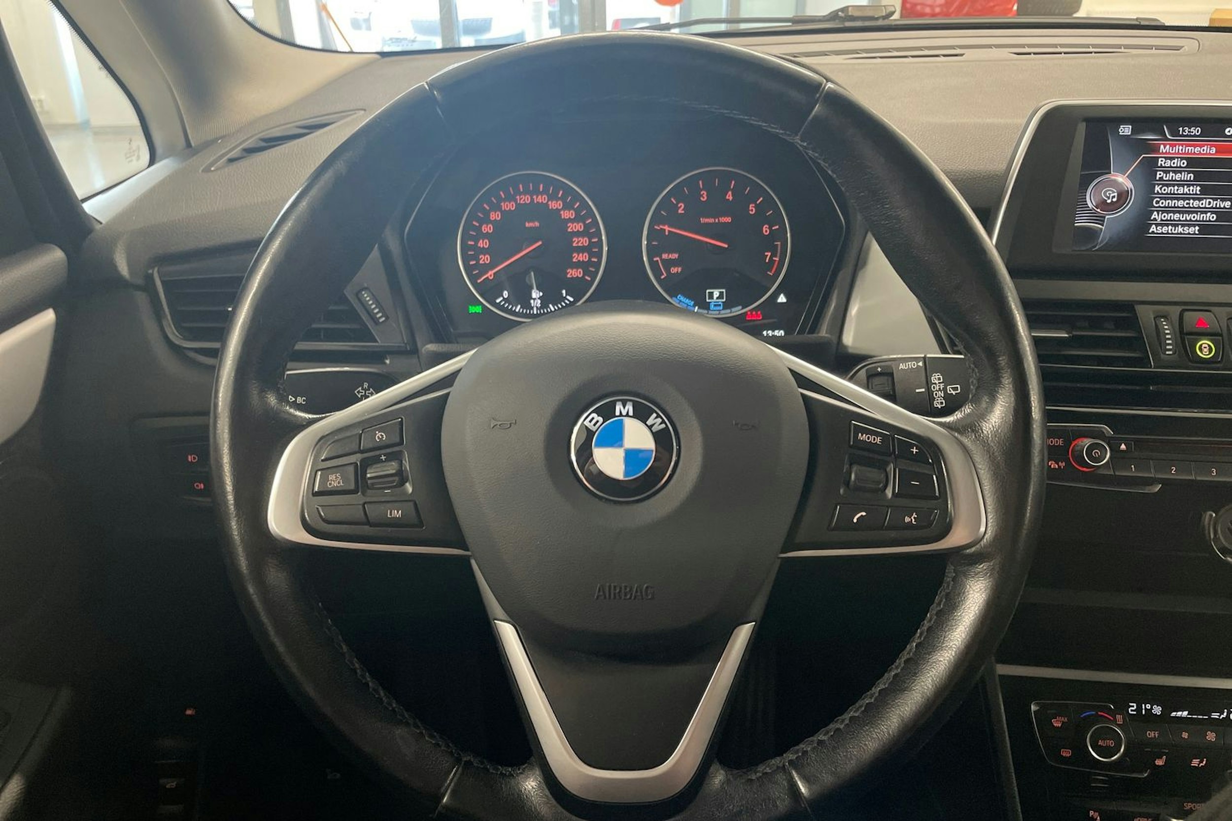 musta BMW 225 2016 kuva 15.