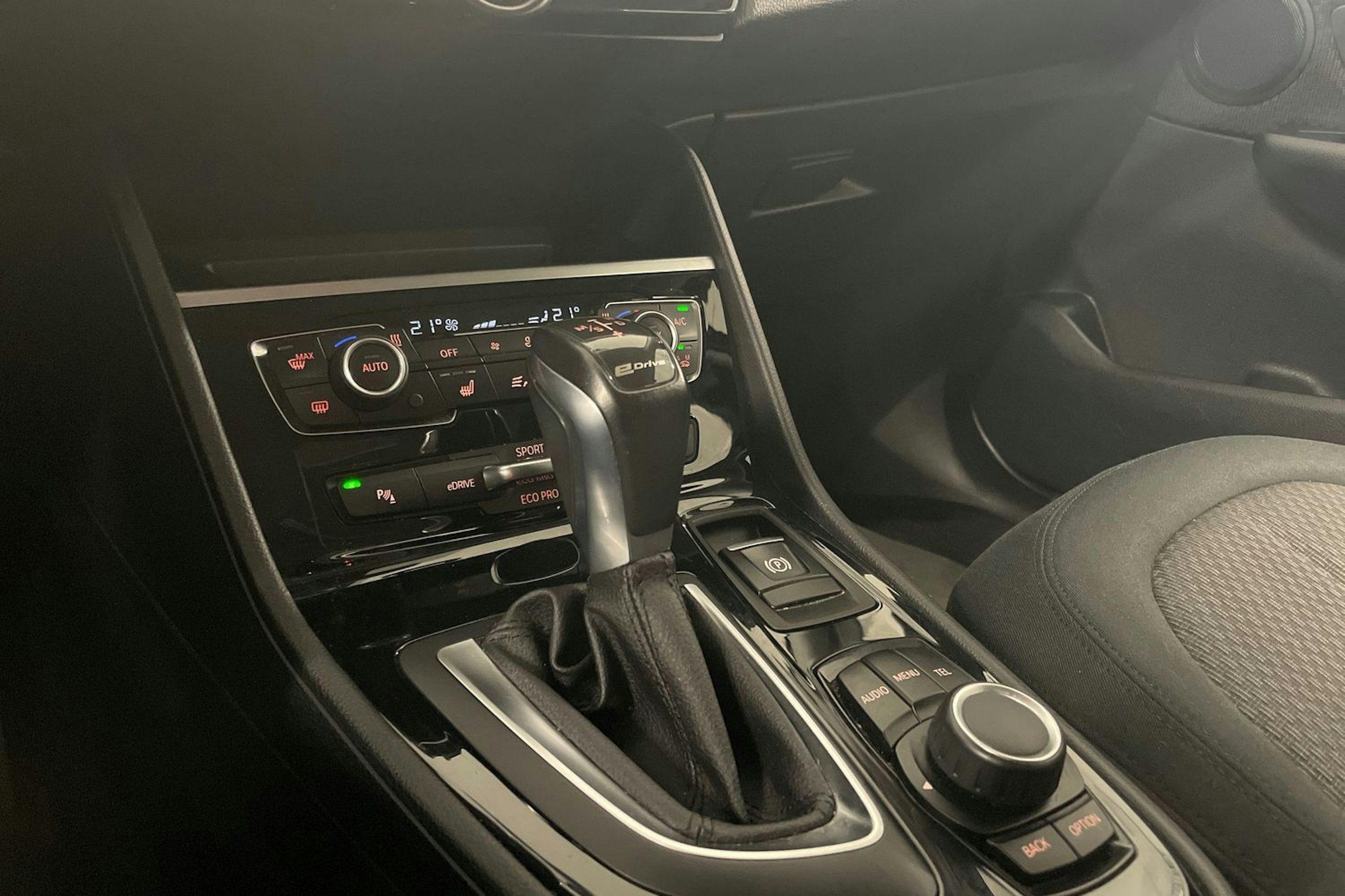 musta BMW 225 2016 kuva 20.