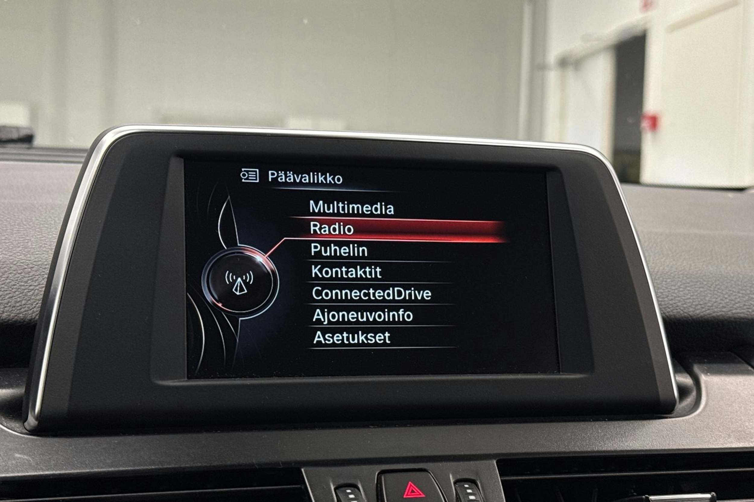 musta BMW 225 2016 kuva 25.