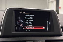 musta BMW 225 2016 kuva 26.