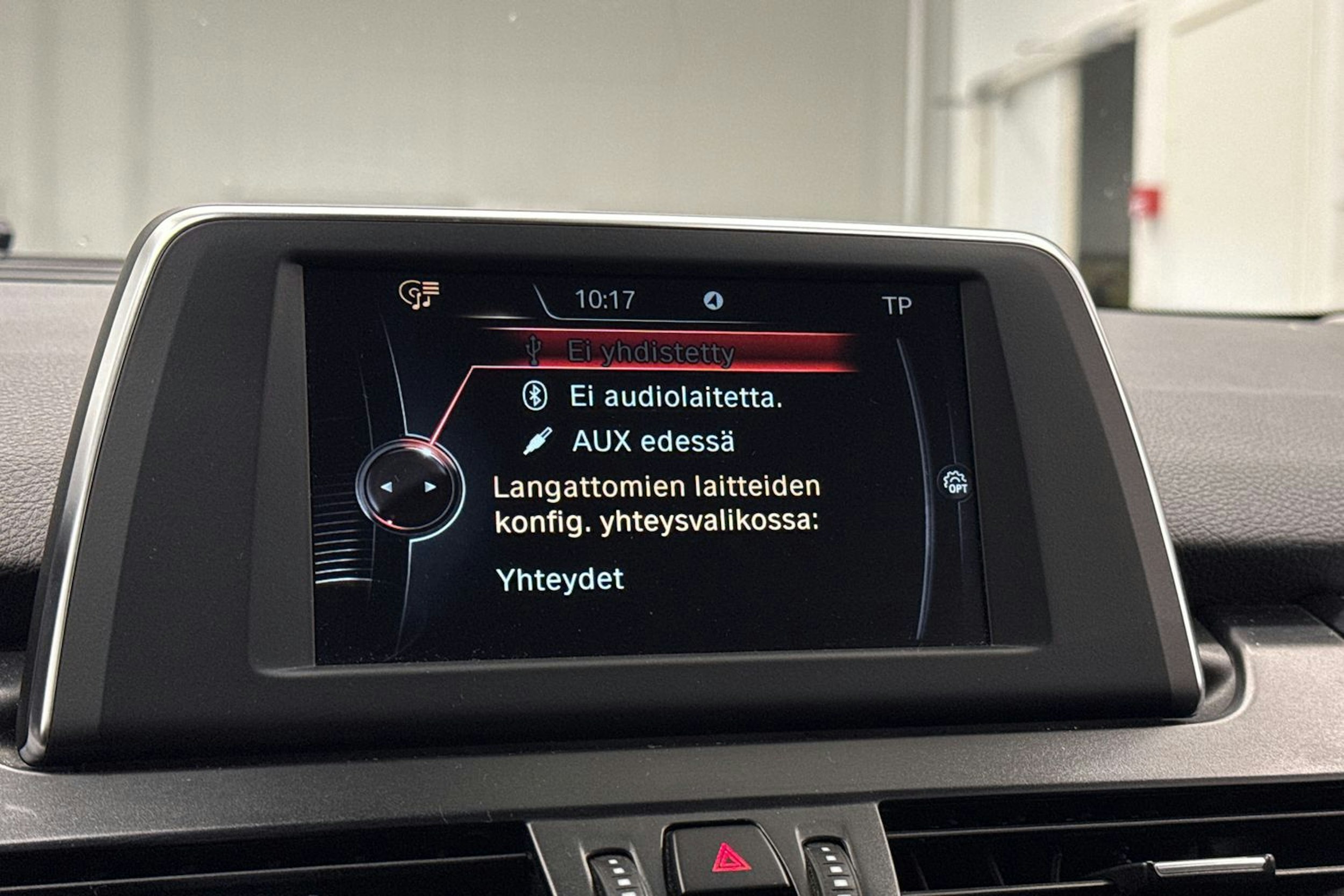musta BMW 225 2016 kuva 28.