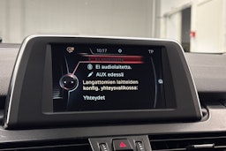 musta BMW 225 2016 kuva 28.