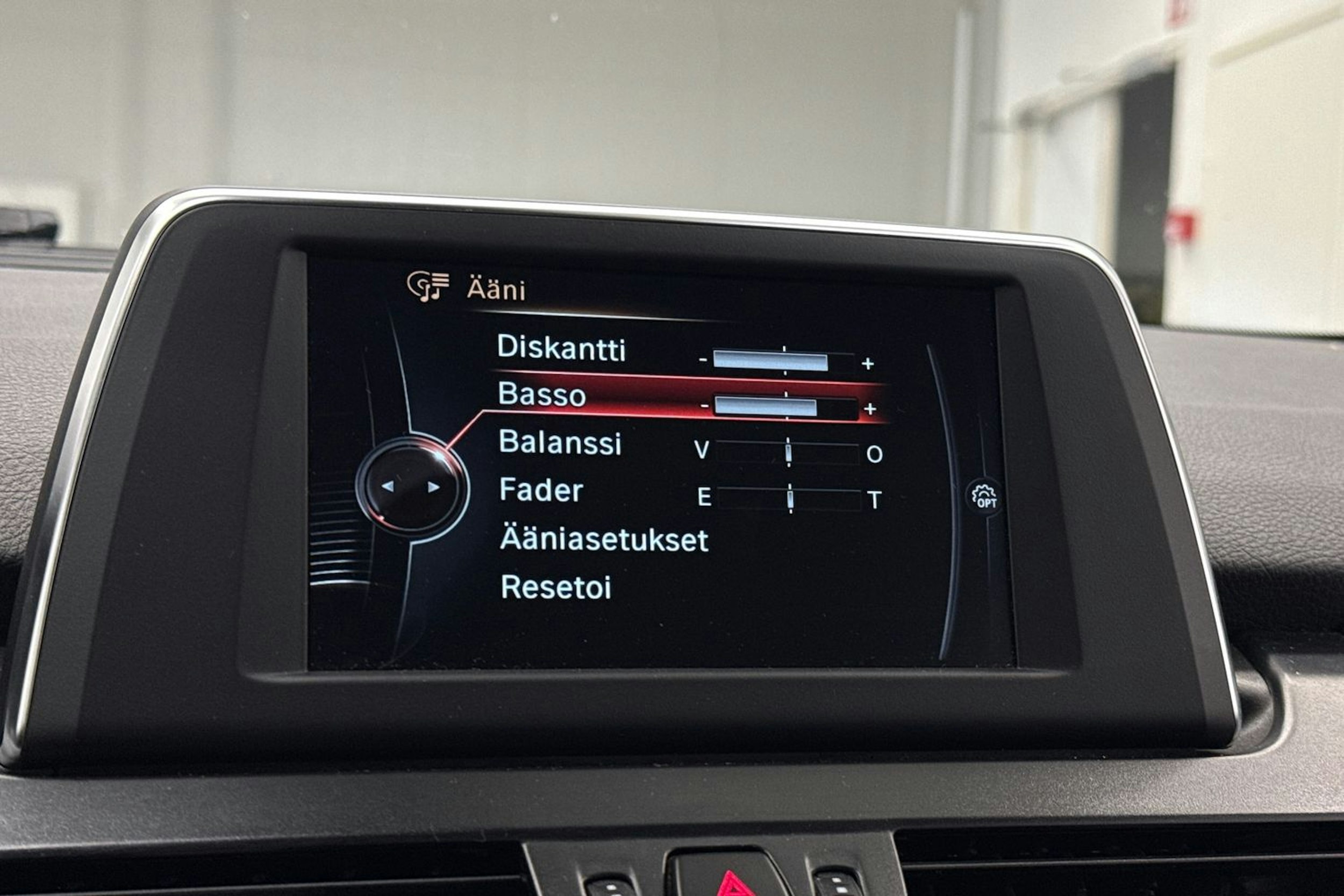 musta BMW 225 2016 kuva 29.