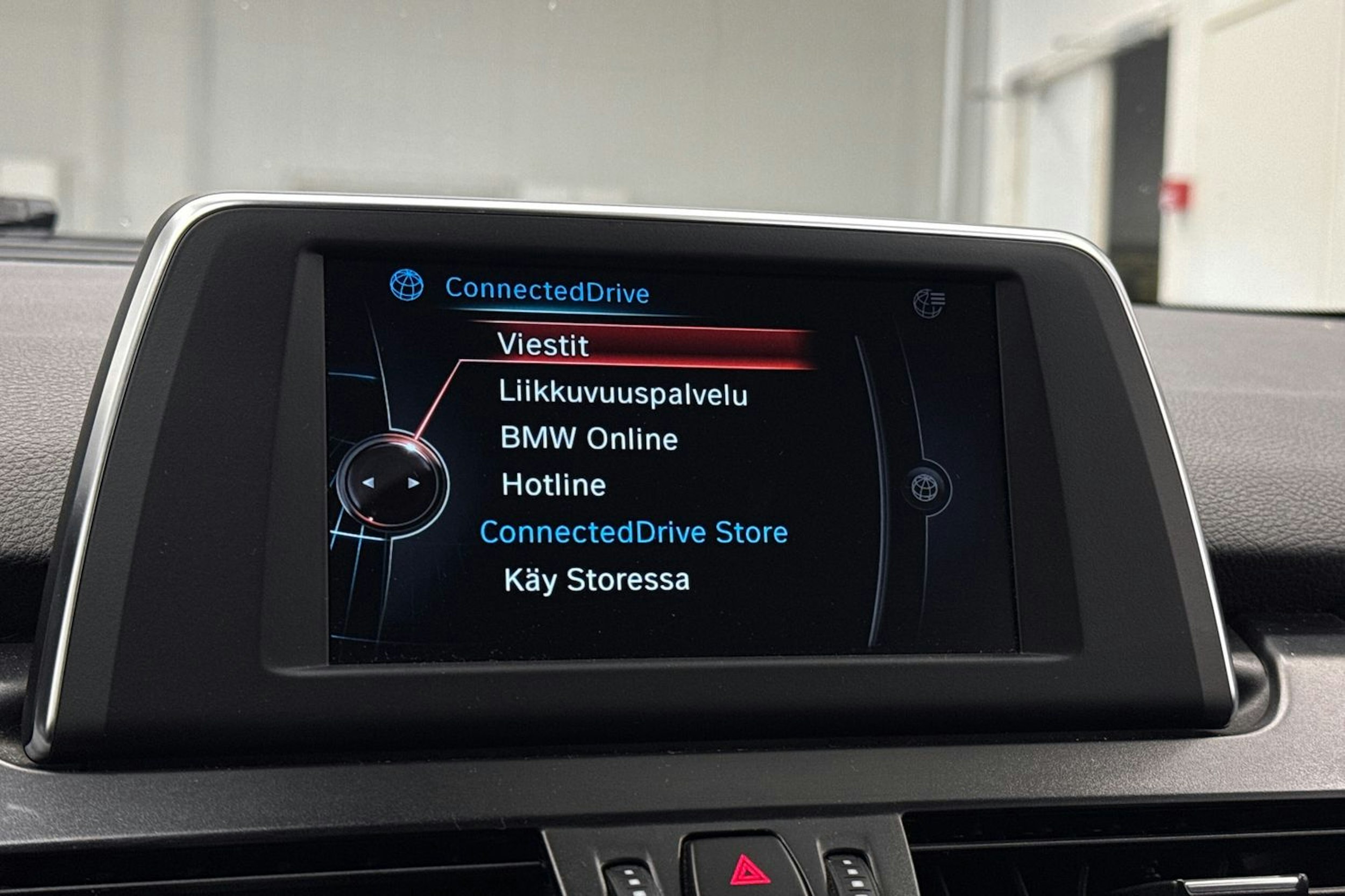 musta BMW 225 2016 kuva 30.
