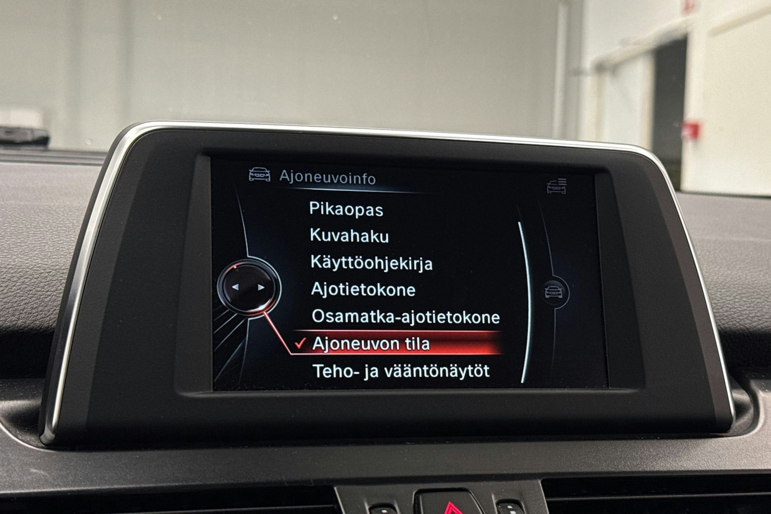 musta BMW 225 2016 kuva 31.