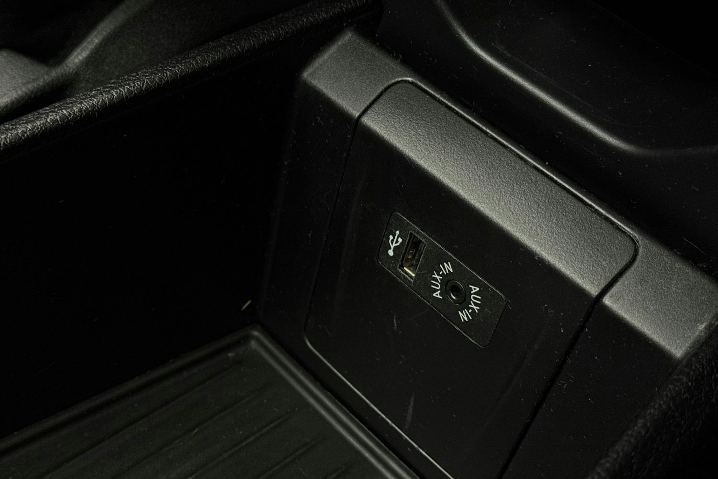 musta BMW 225 2016 kuva 35.