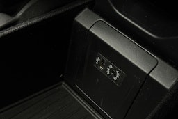 musta BMW 225 2016 kuva 35.