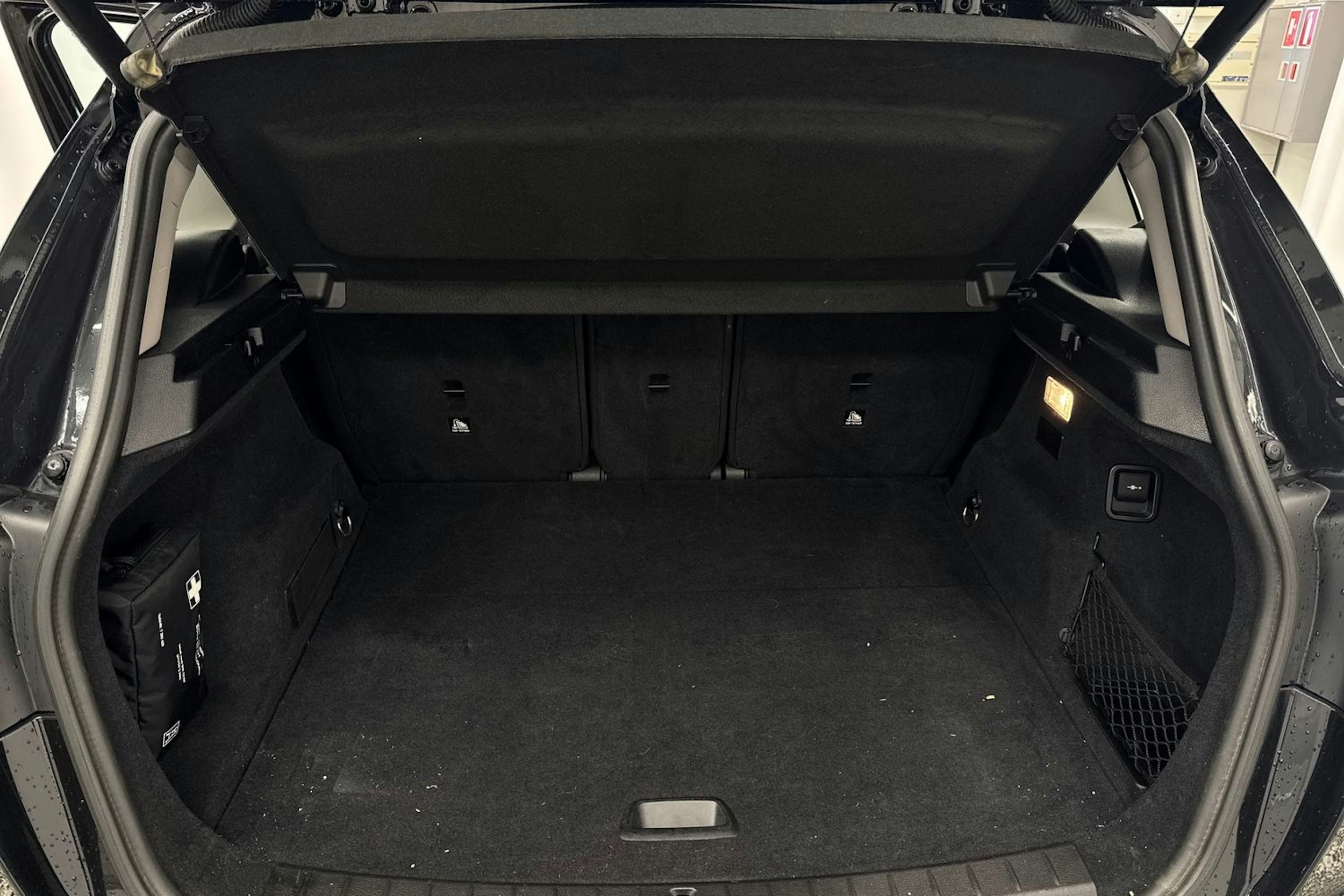 musta BMW 225 2016 kuva 36.