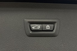 musta BMW 225 2016 kuva 37.