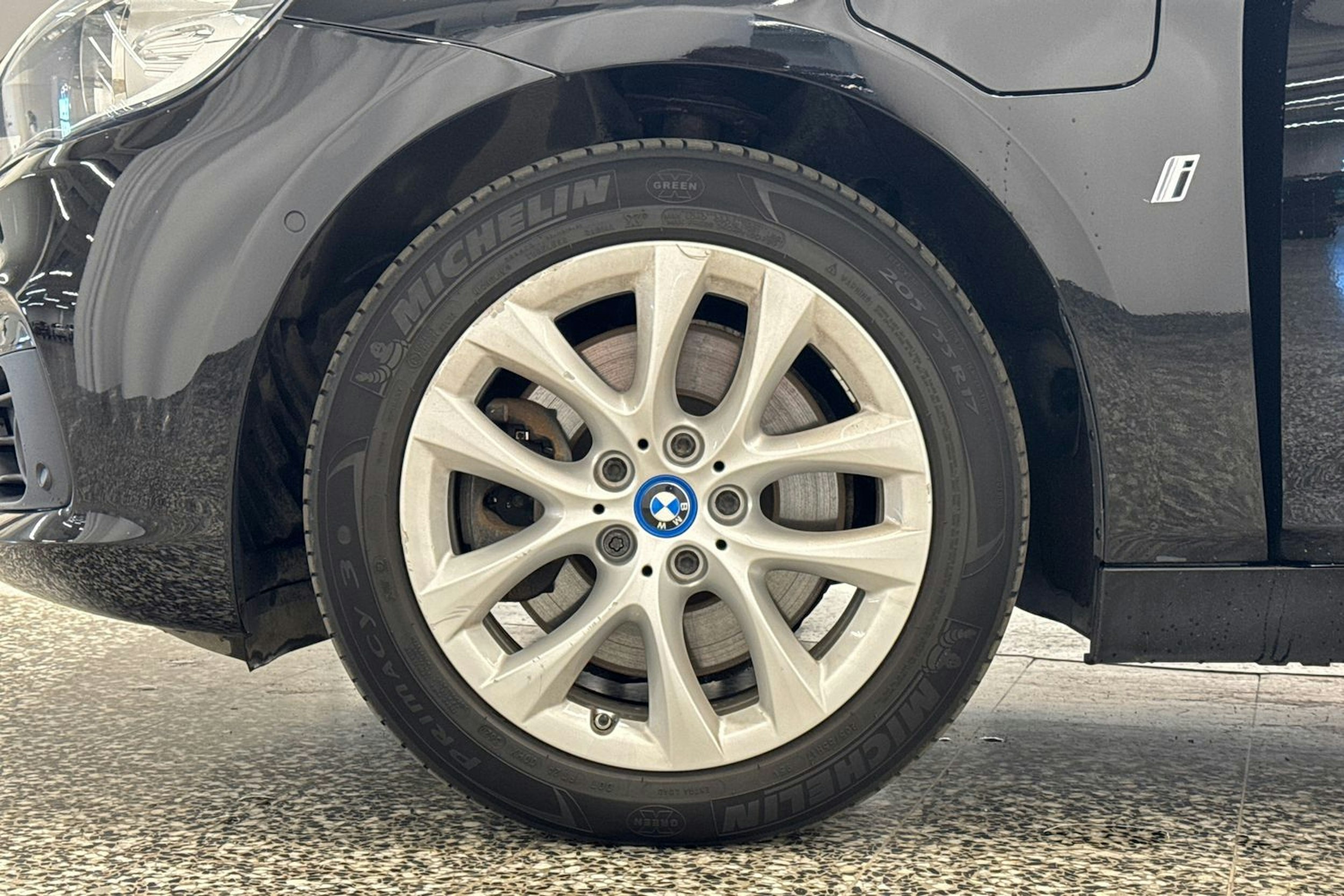 musta BMW 225 2016 kuva 38.