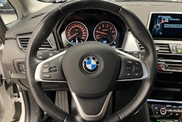 Valkoinen BMW 225 2016 kuva 12.