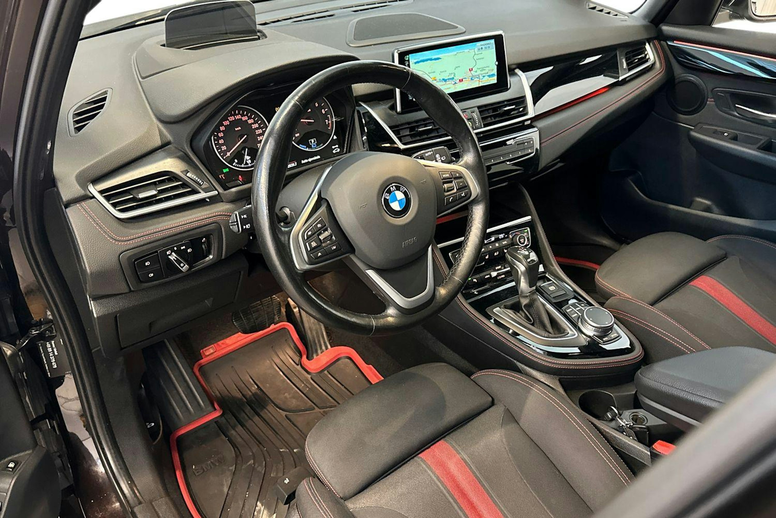 musta BMW 225 2017 kuva 7.