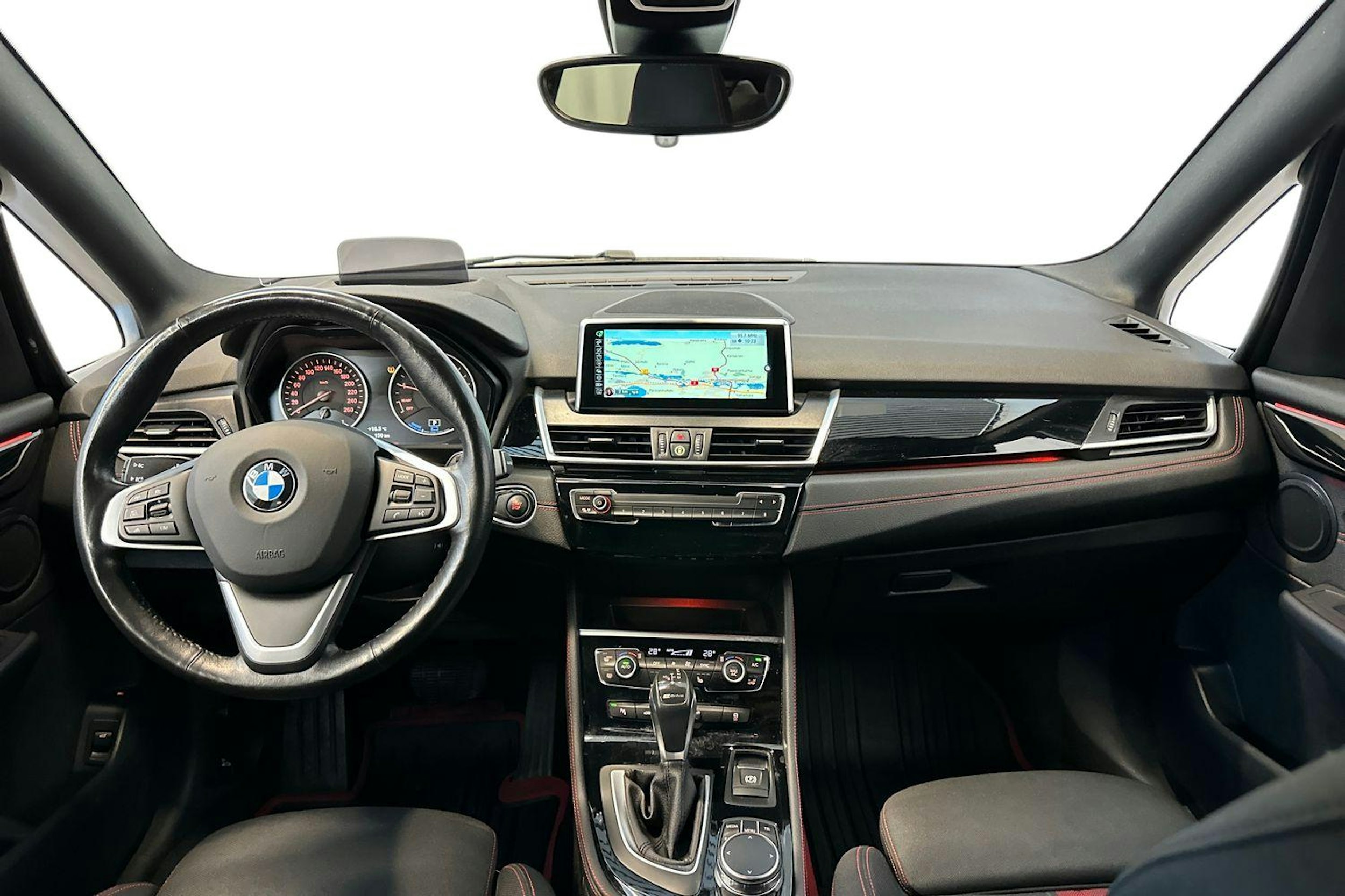 musta BMW 225 2017 kuva 9.