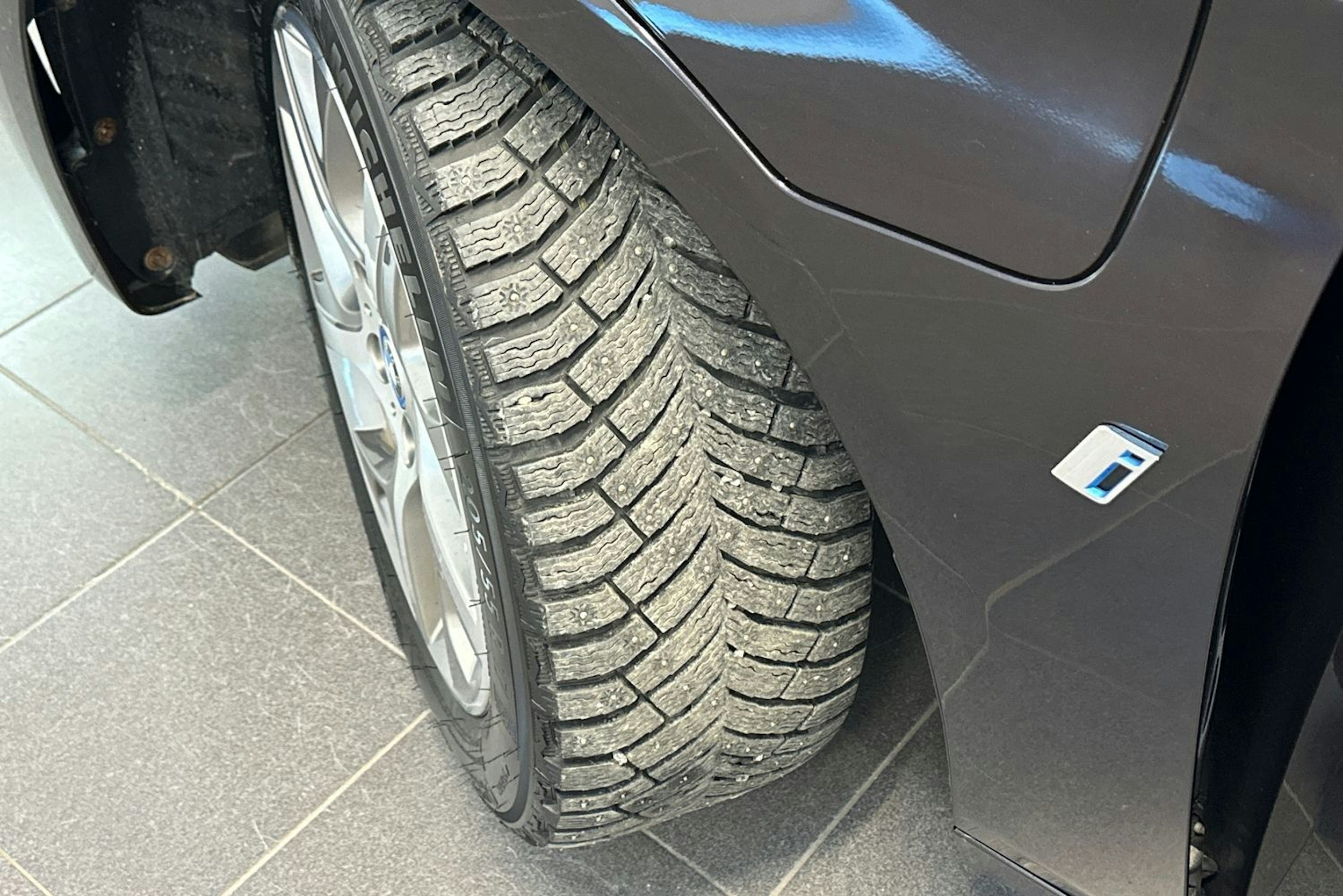 musta BMW 225 2017 kuva 13.