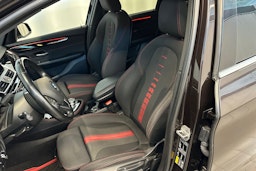 musta BMW 225 2017 kuva 16.