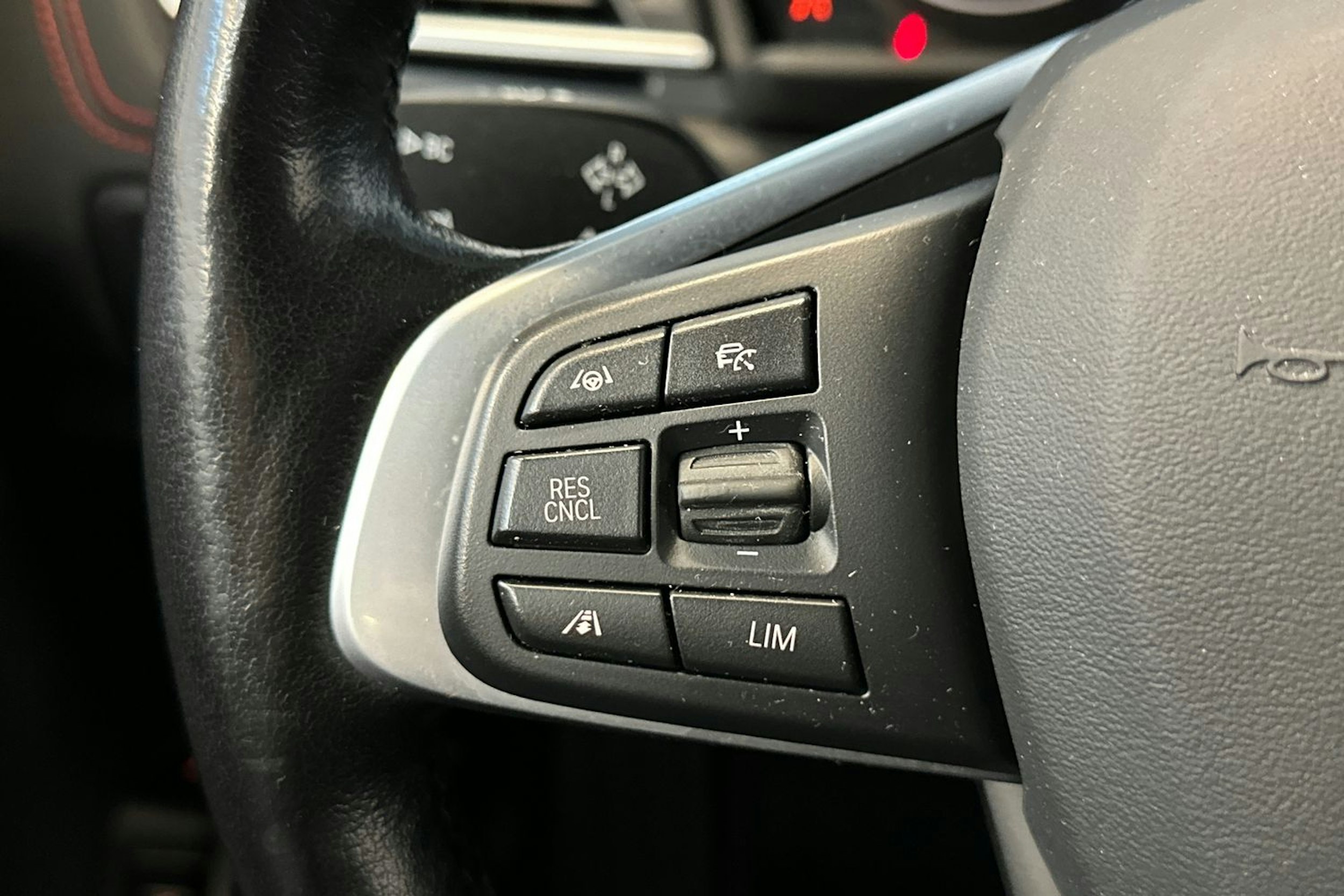 musta BMW 225 2017 kuva 20.