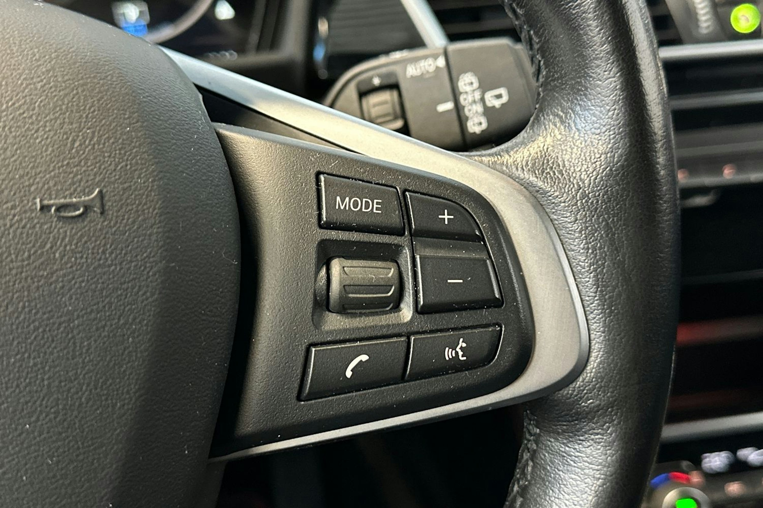 musta BMW 225 2017 kuva 21.