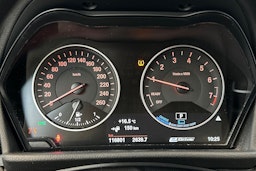 musta BMW 225 2017 kuva 22.