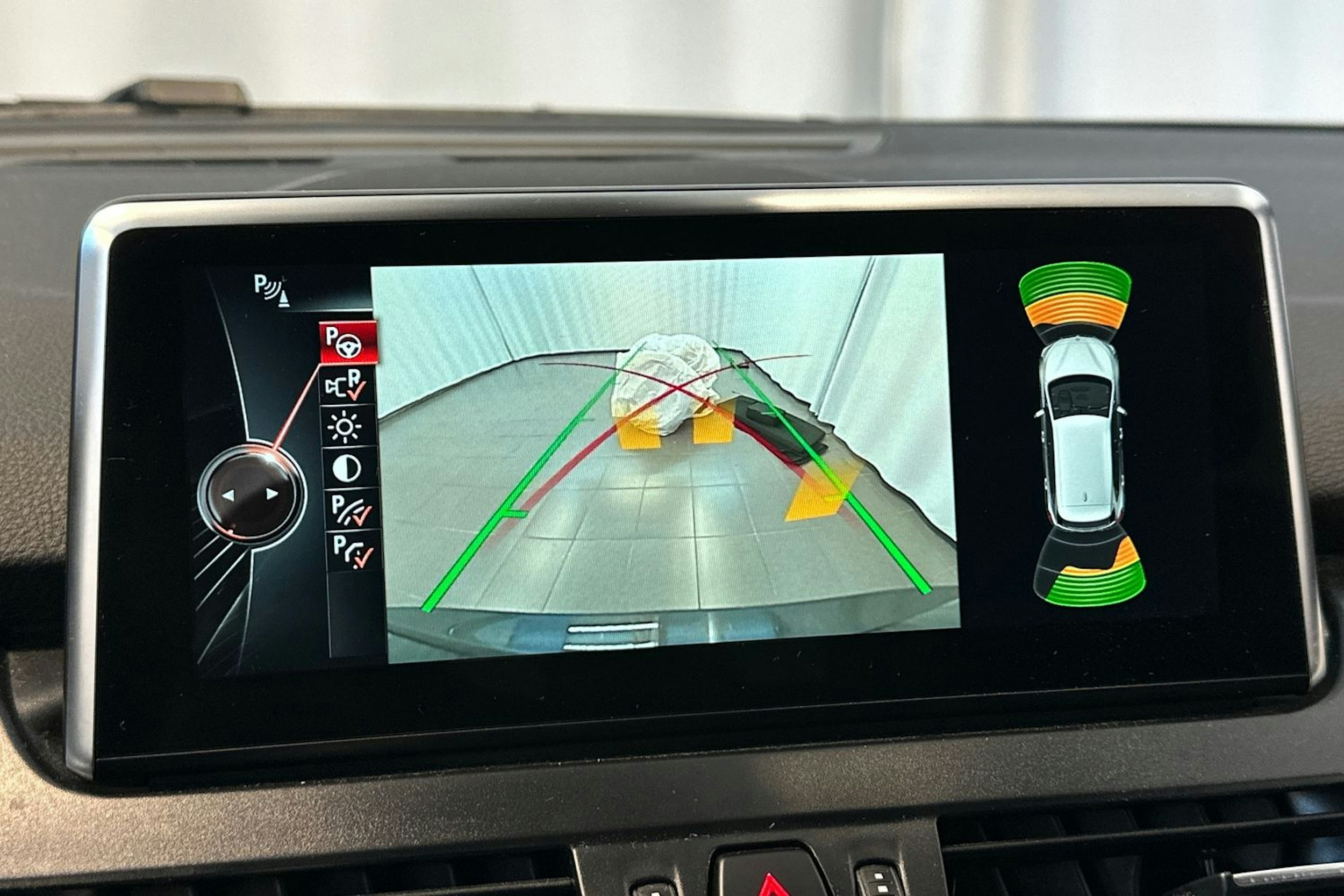 musta BMW 225 2017 kuva 25.