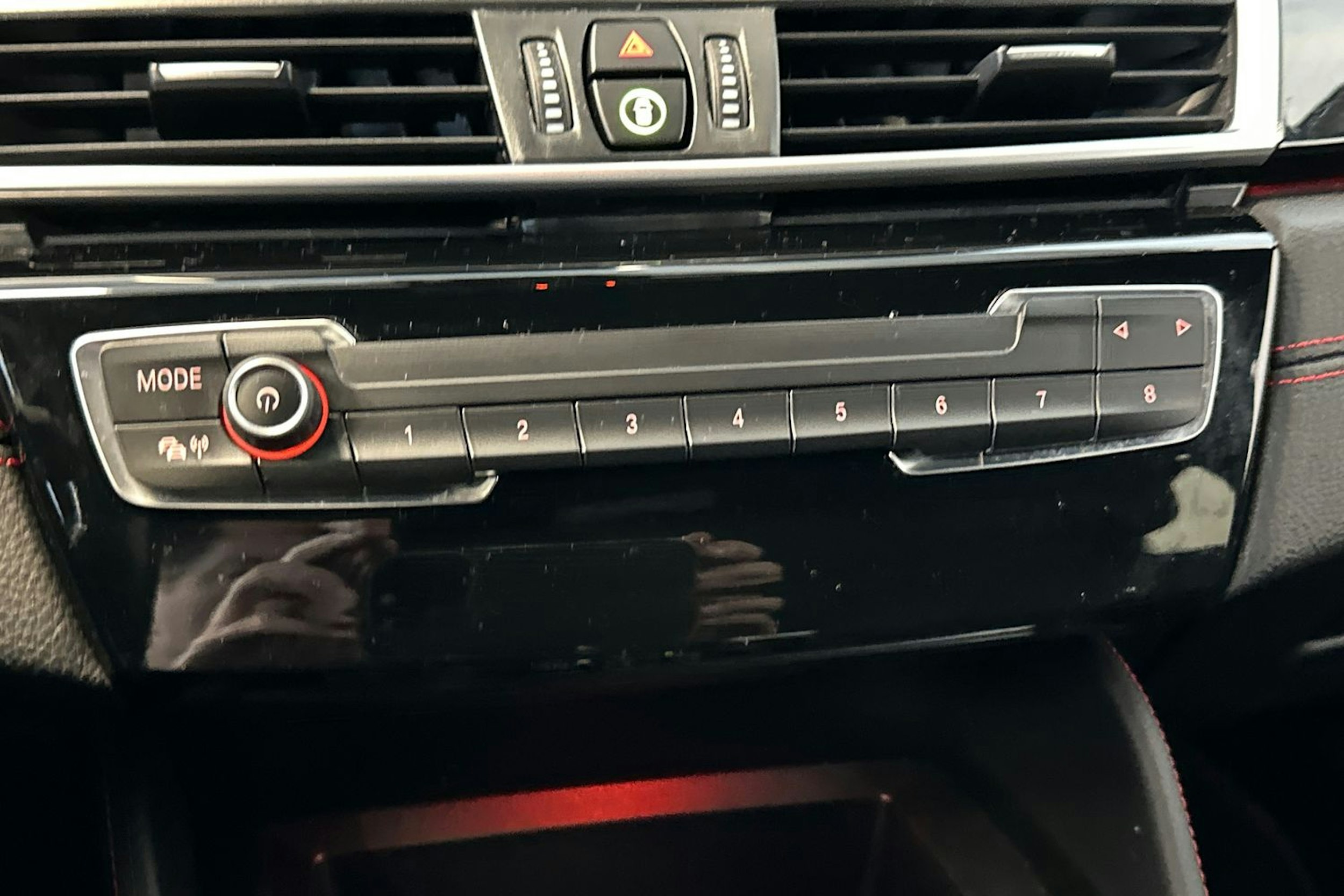 musta BMW 225 2017 kuva 28.