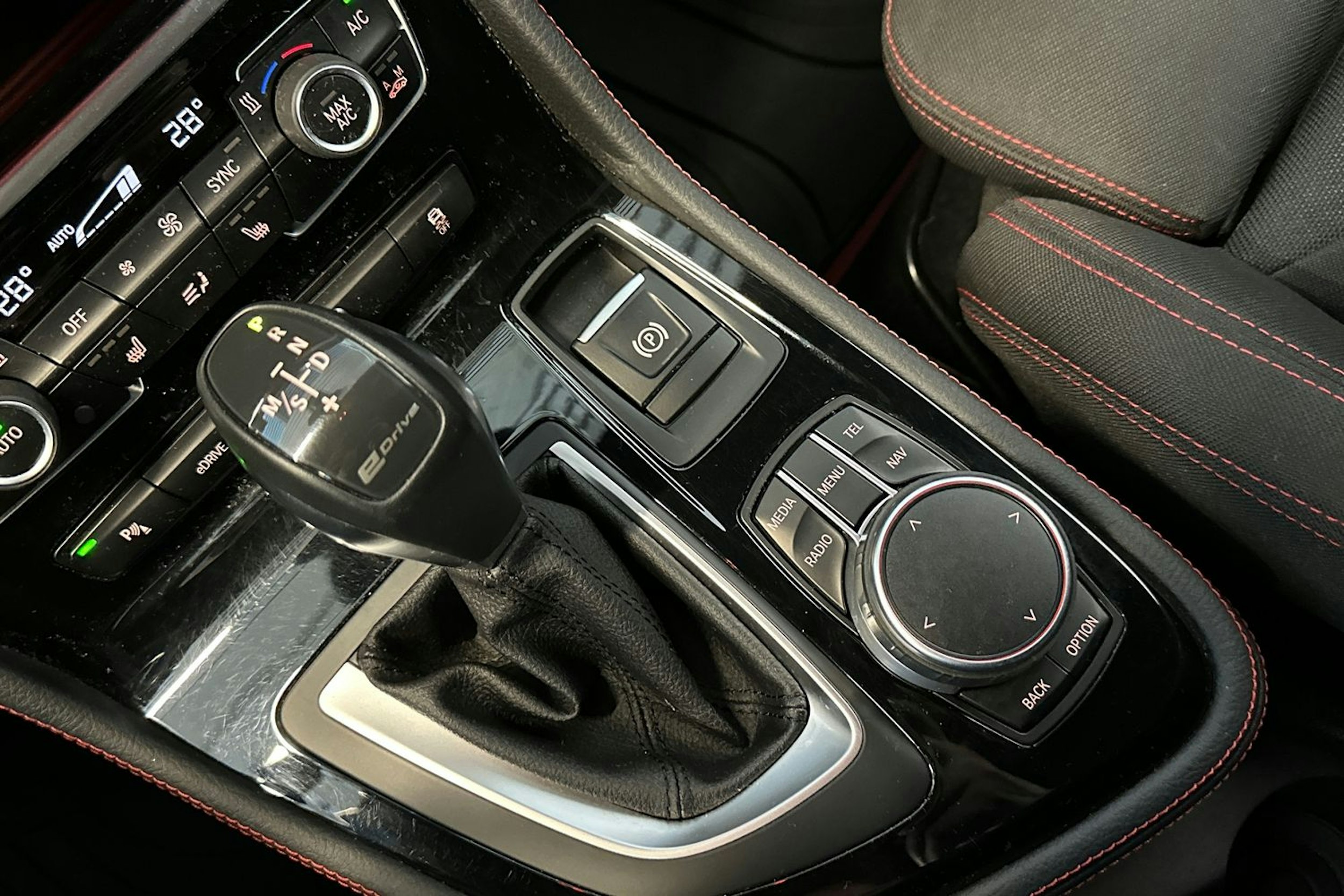 musta BMW 225 2017 kuva 30.