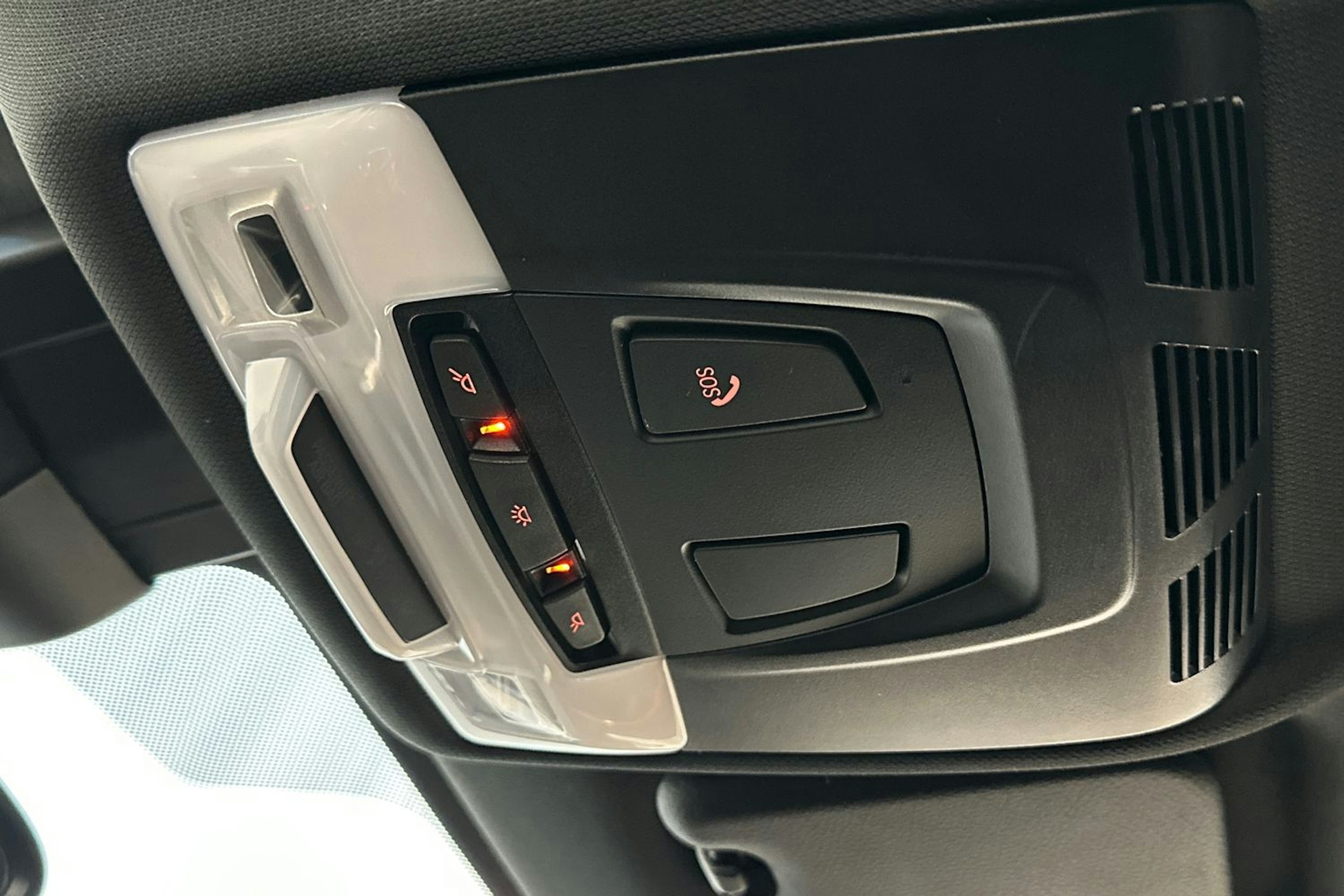 musta BMW 225 2017 kuva 32.