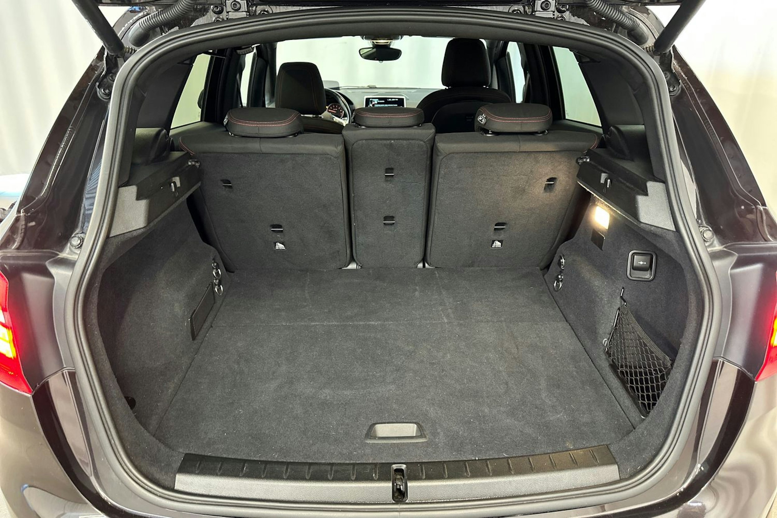 musta BMW 225 2017 kuva 34.