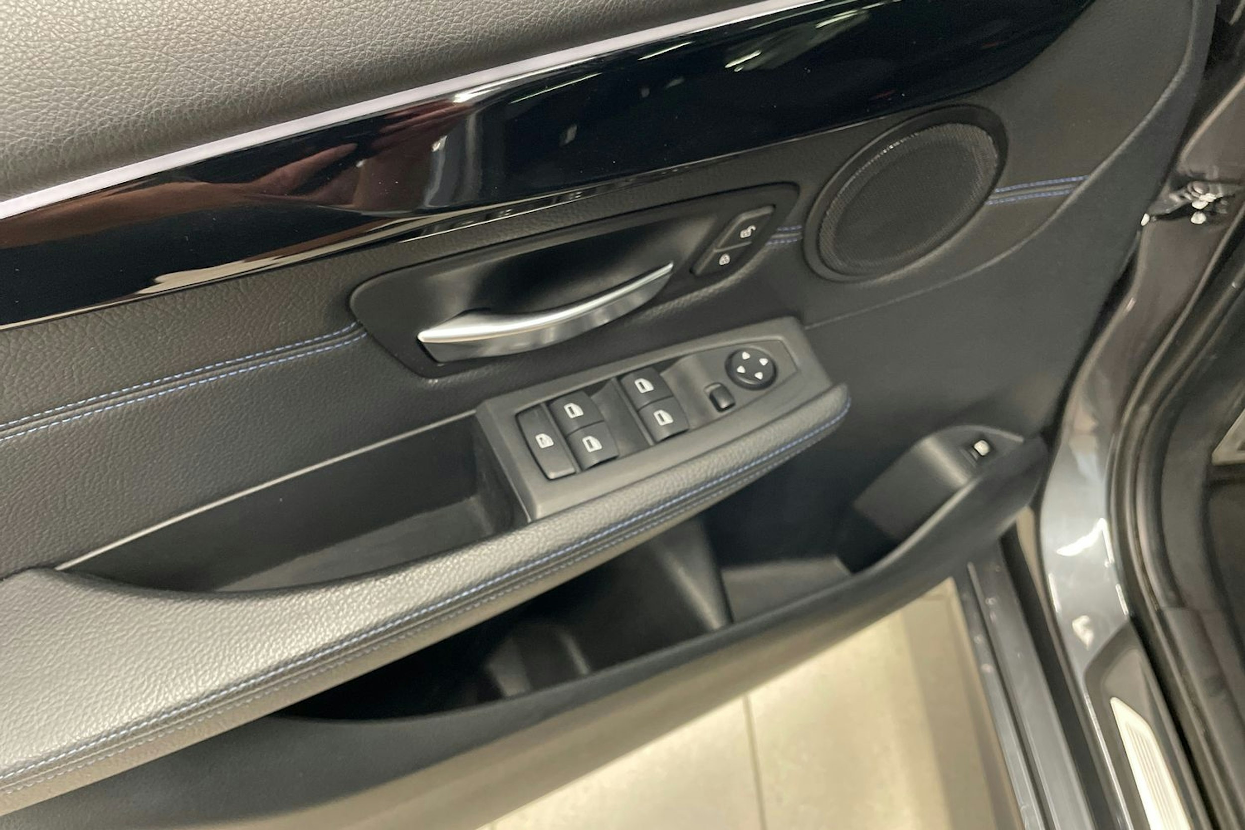 harmaa BMW 225 2017 kuva 20.