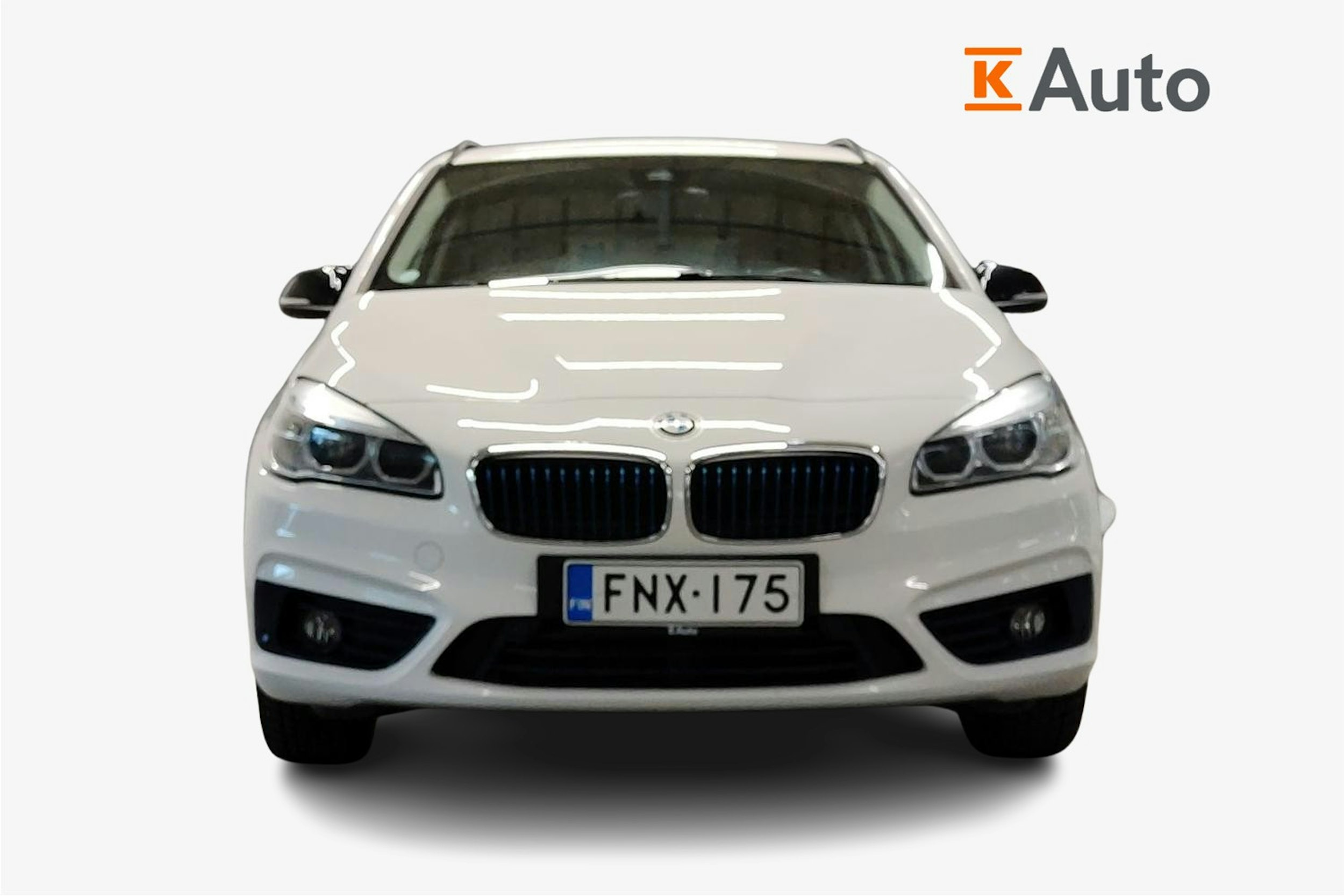 valkoinen BMW 225 2017 kuva 5.