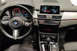 valkoinen BMW 225 2017 kuva 9.