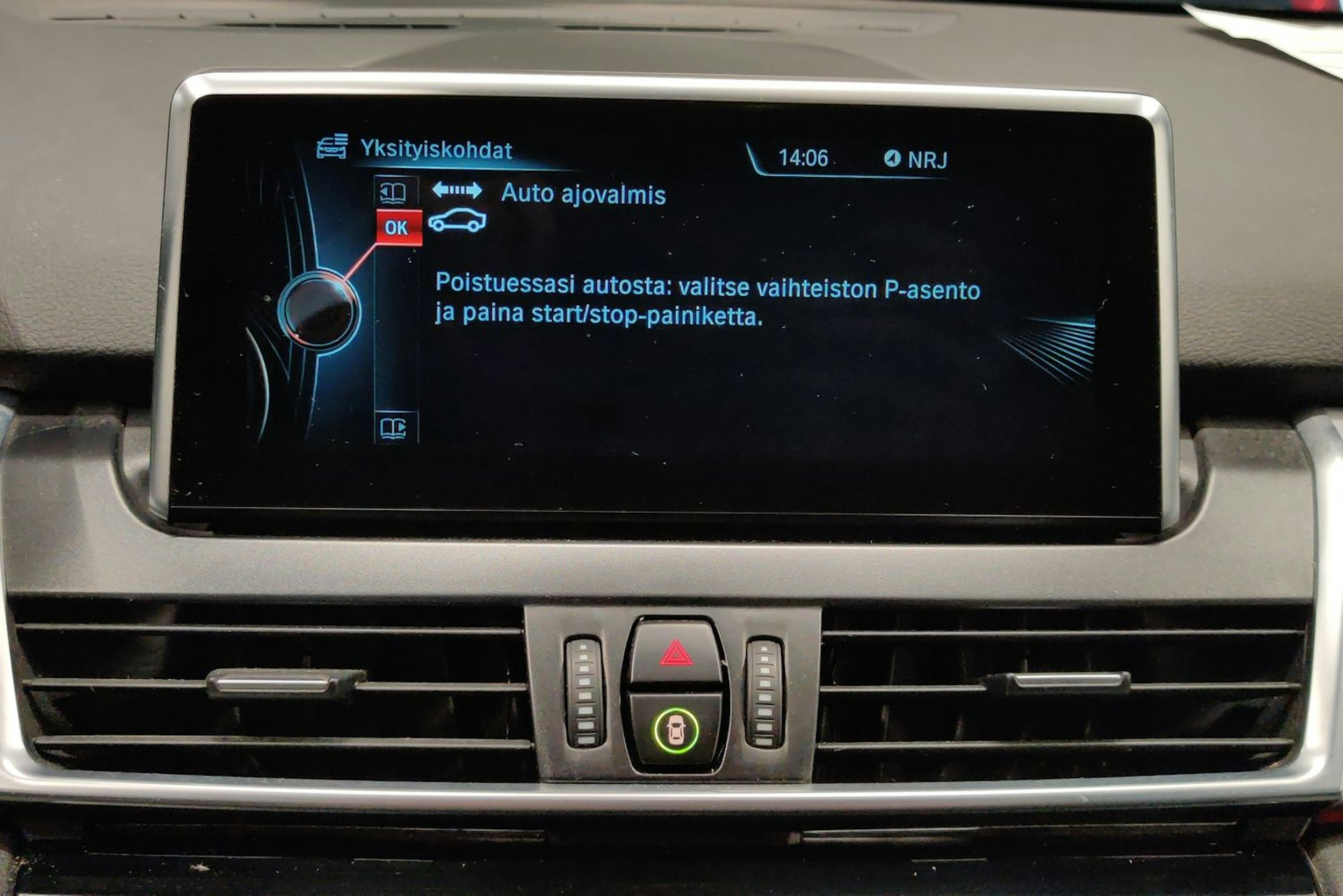 valkoinen BMW 225 2017 kuva 15.