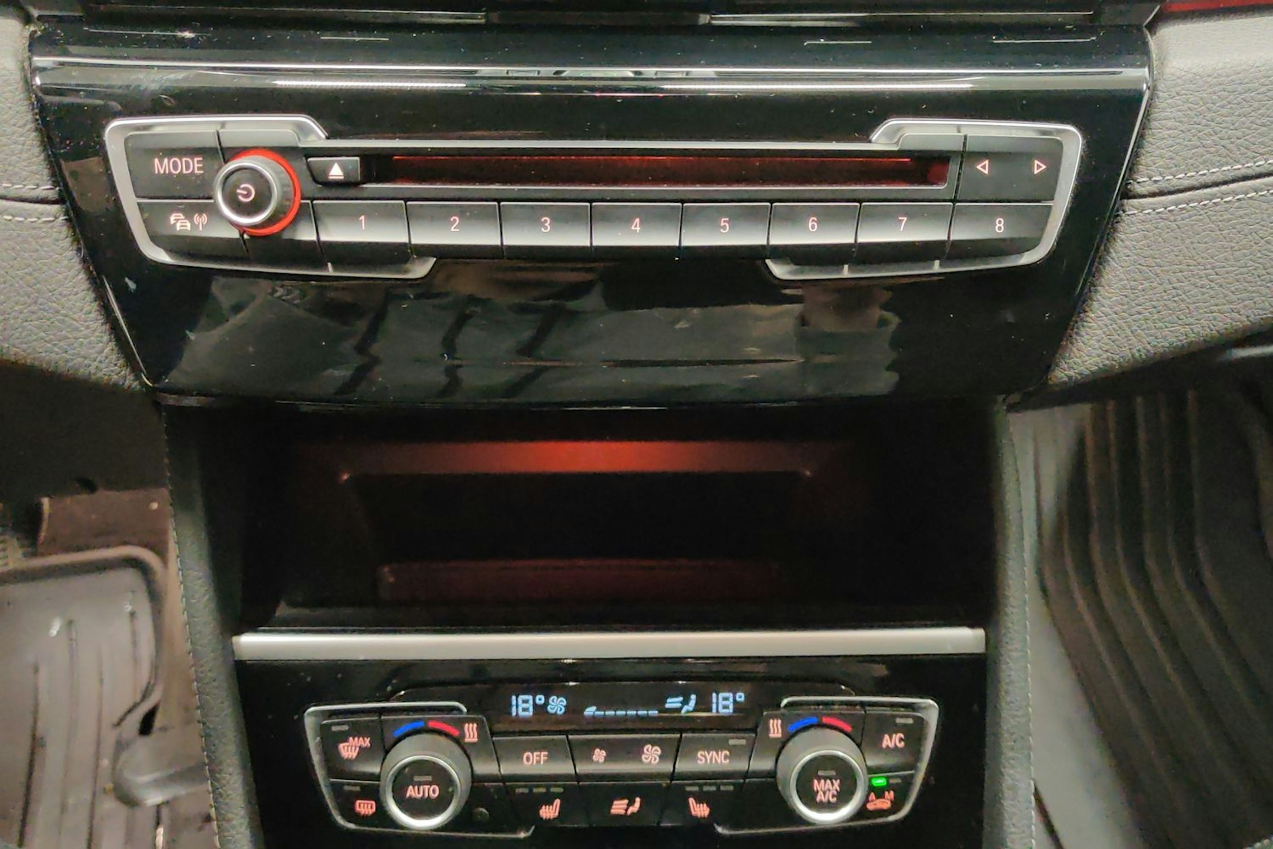 valkoinen BMW 225 2017 kuva 16.