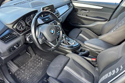 musta BMW 225 2017 kuva 3.