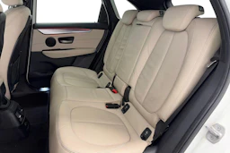 valkoinen BMW 225 2017 kuva 11.