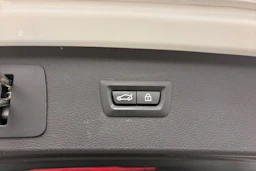 valkoinen BMW 225 2017 kuva 16.