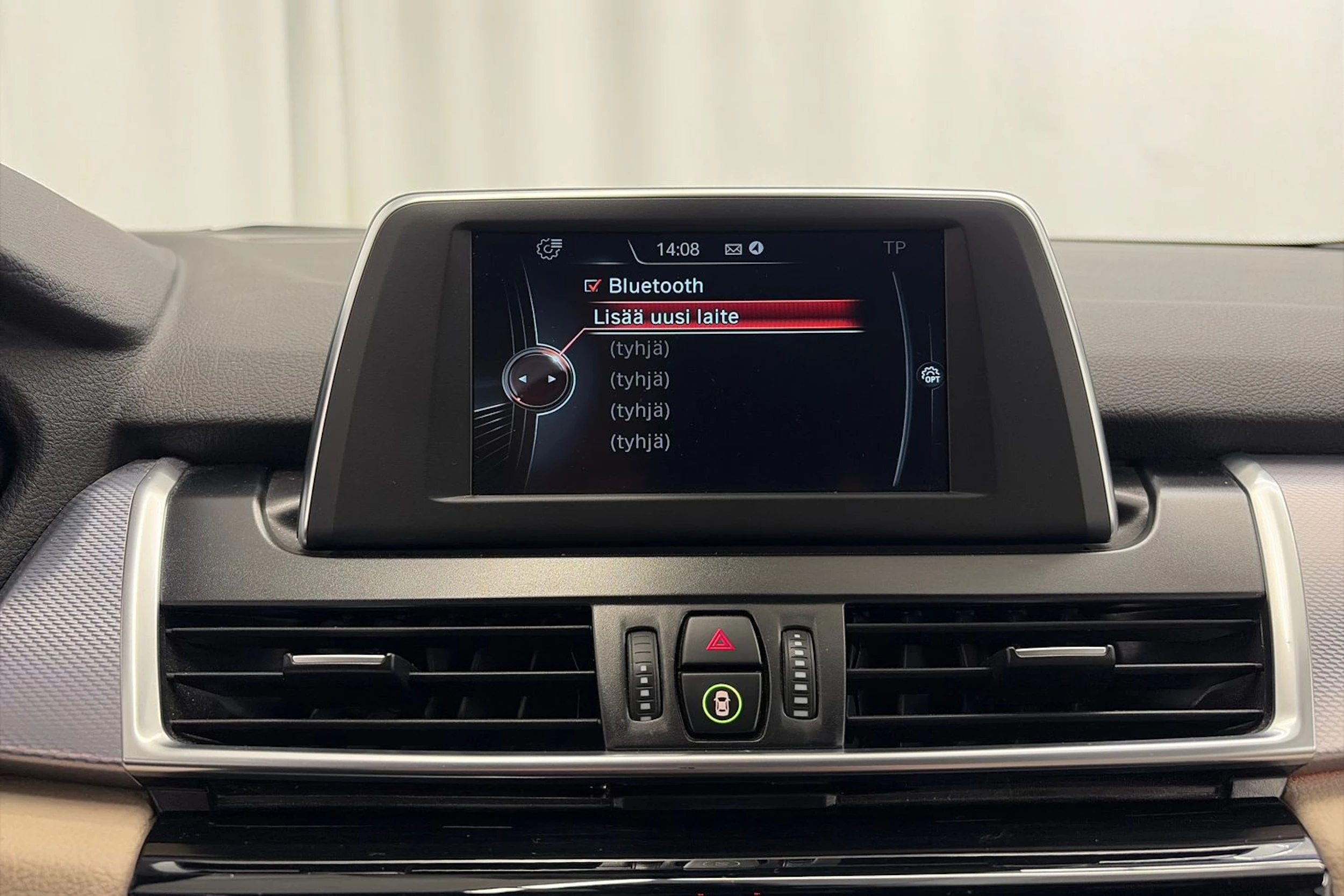 valkoinen BMW 225 2017 kuva 23.
