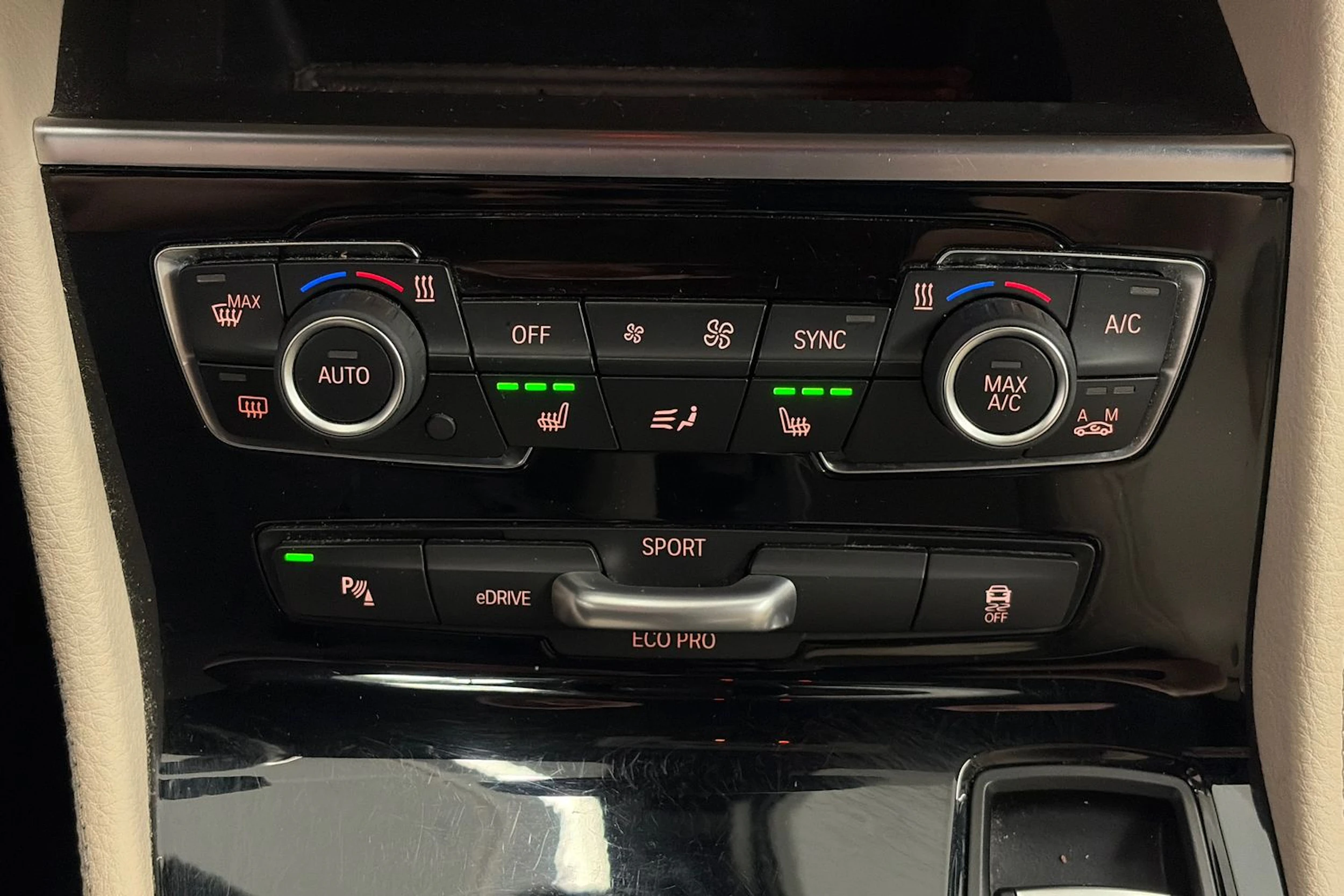 valkoinen BMW 225 2017 kuva 25.