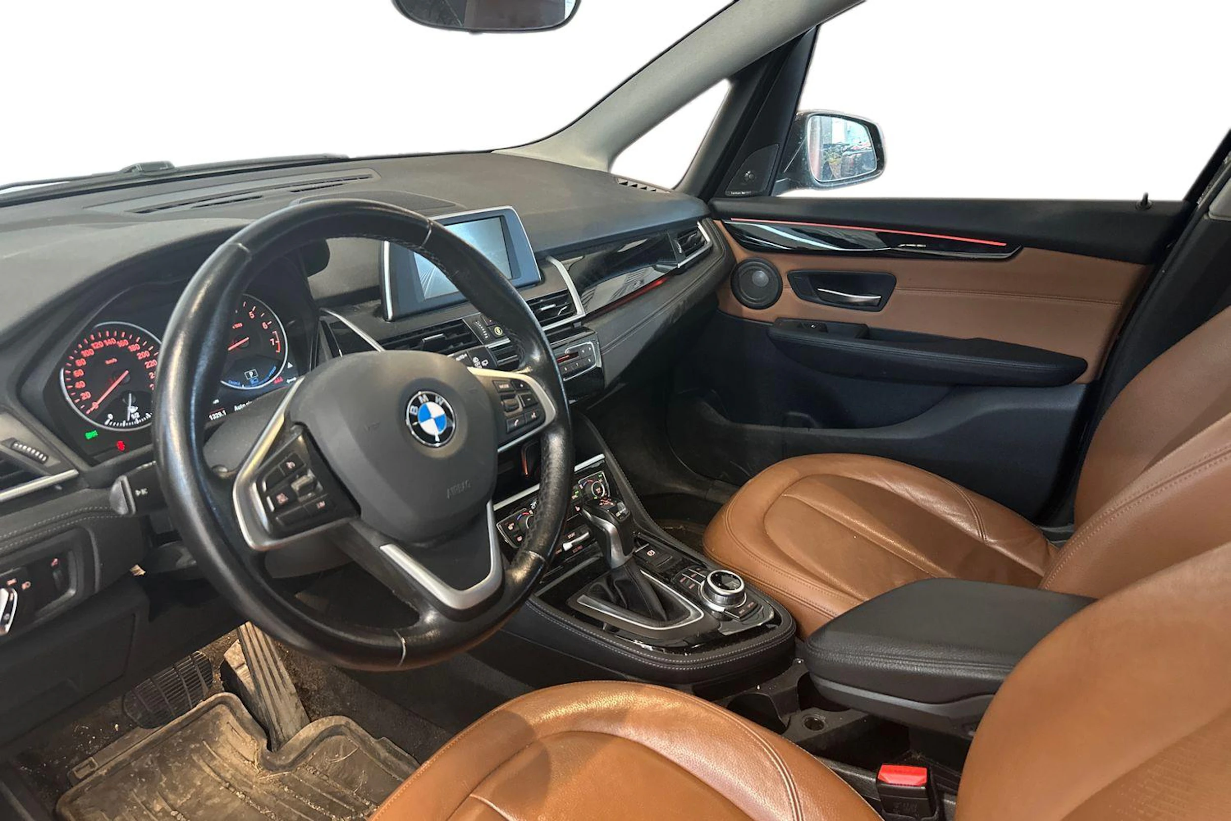 musta BMW 225 2017 kuva 3.