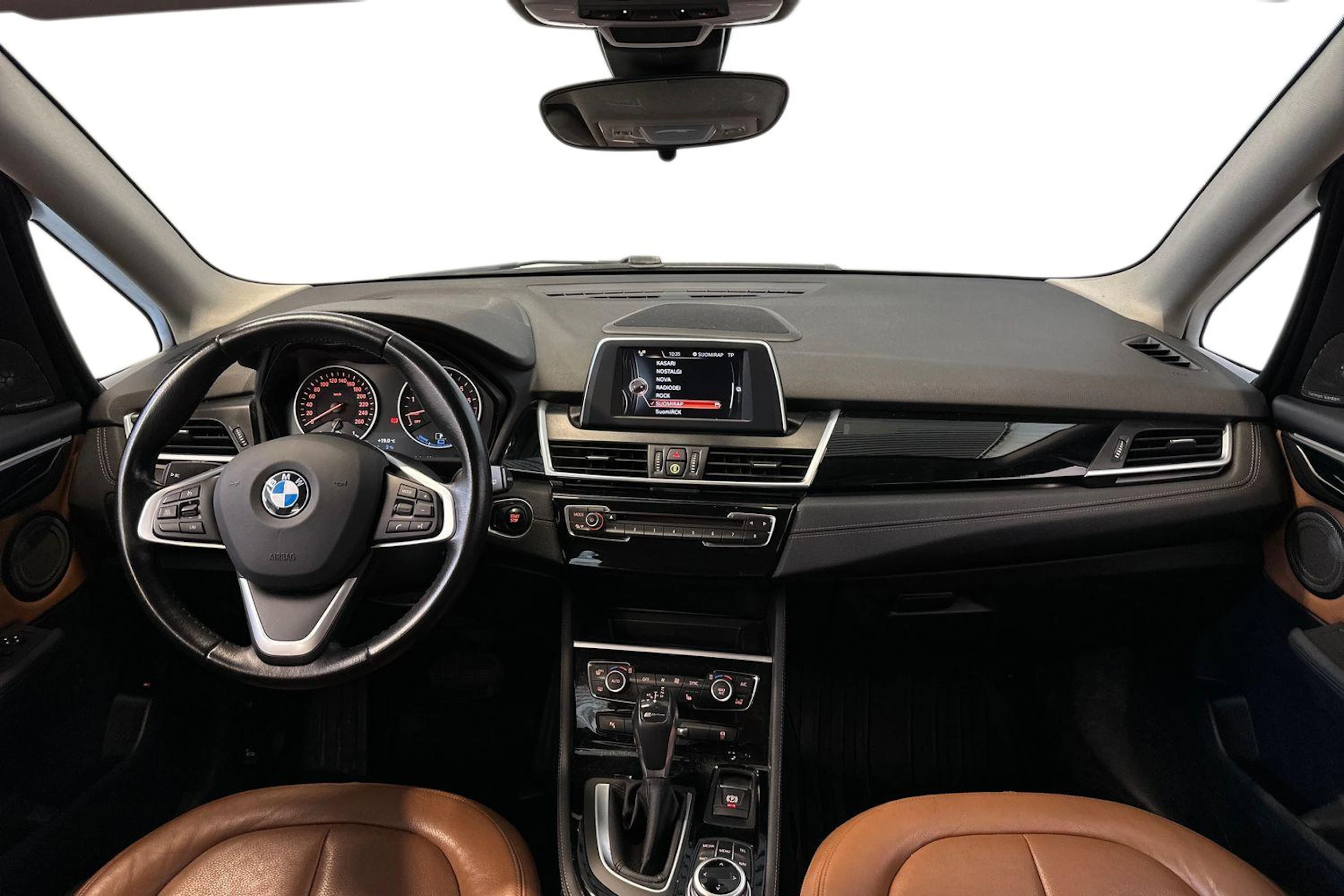 musta BMW 225 2017 kuva 9.